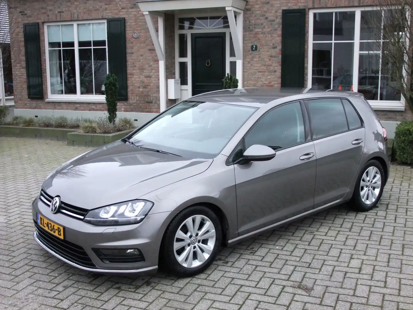 Volkswagen Golf 1.0 TSI Connected Series , Camera , Pdc V+A , Led Gris - 1