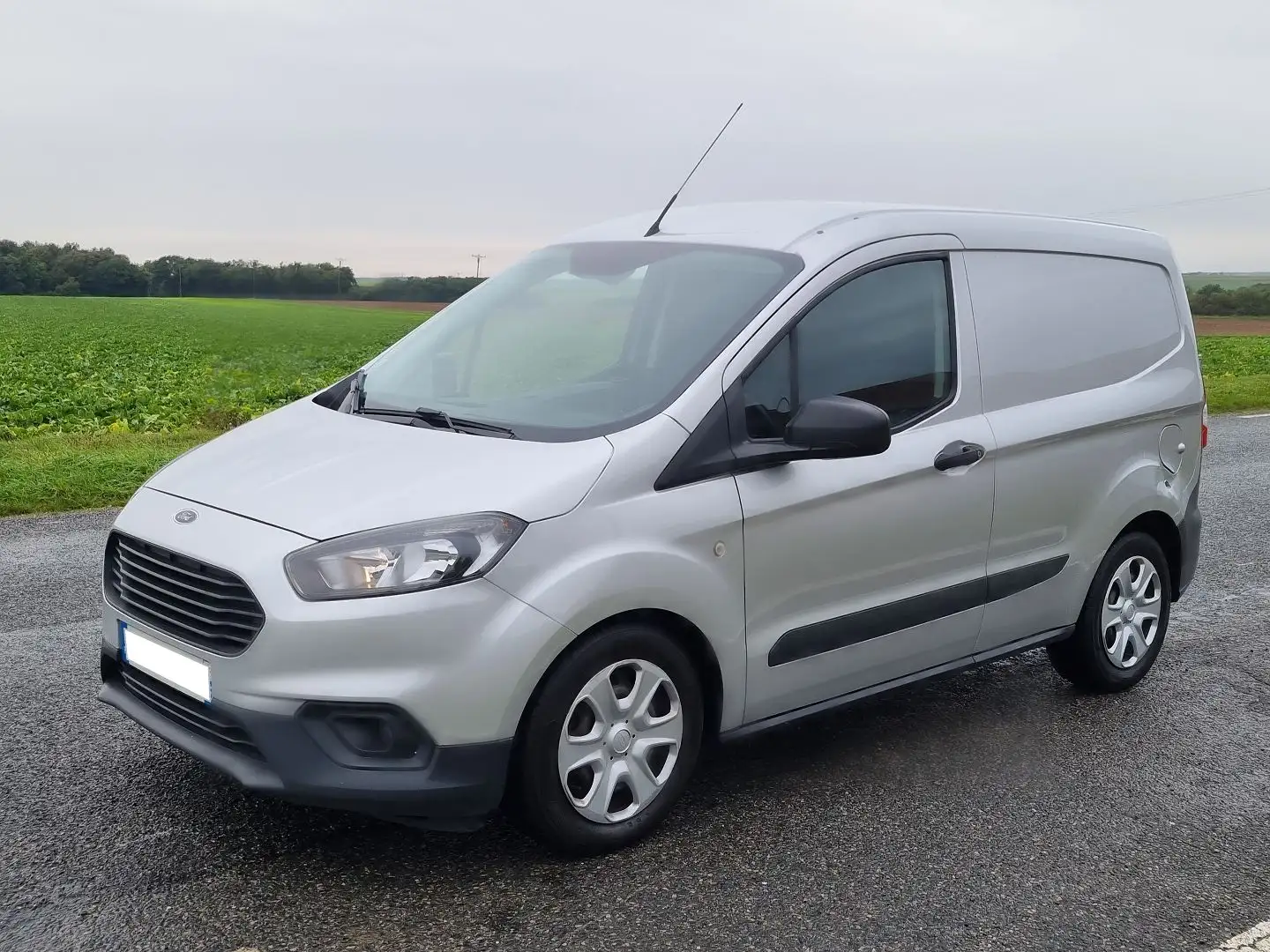 Ford Transit Courier 1.5 TDCI 100CH STOP\u0026START TREND BUSINESS Gris - 1