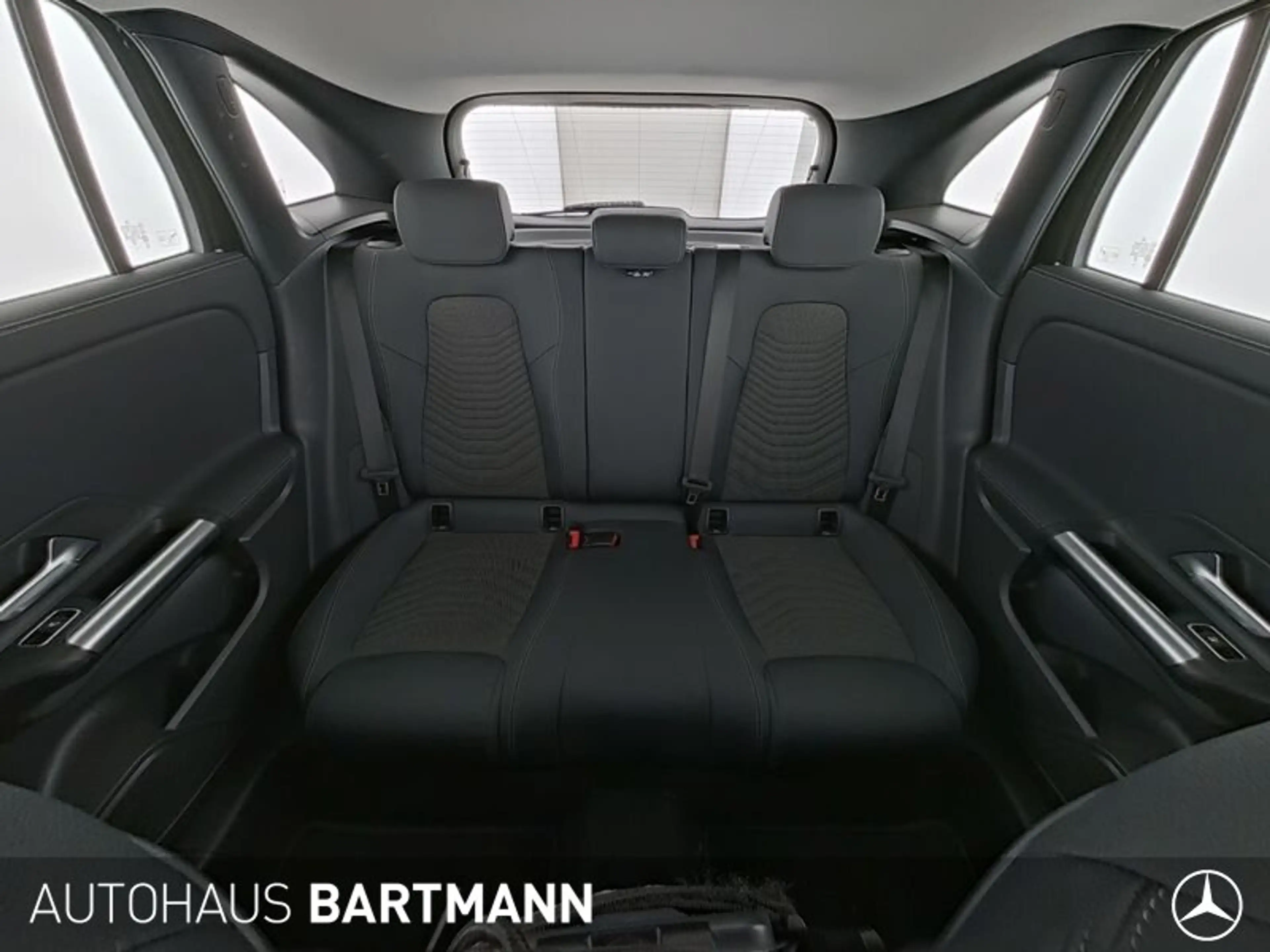 Mercedes-Benz GLA 180 GLA 180 PROGRESSIVE+KAMERA+ LED+SZH+MBUX+WINTERP — photo 10