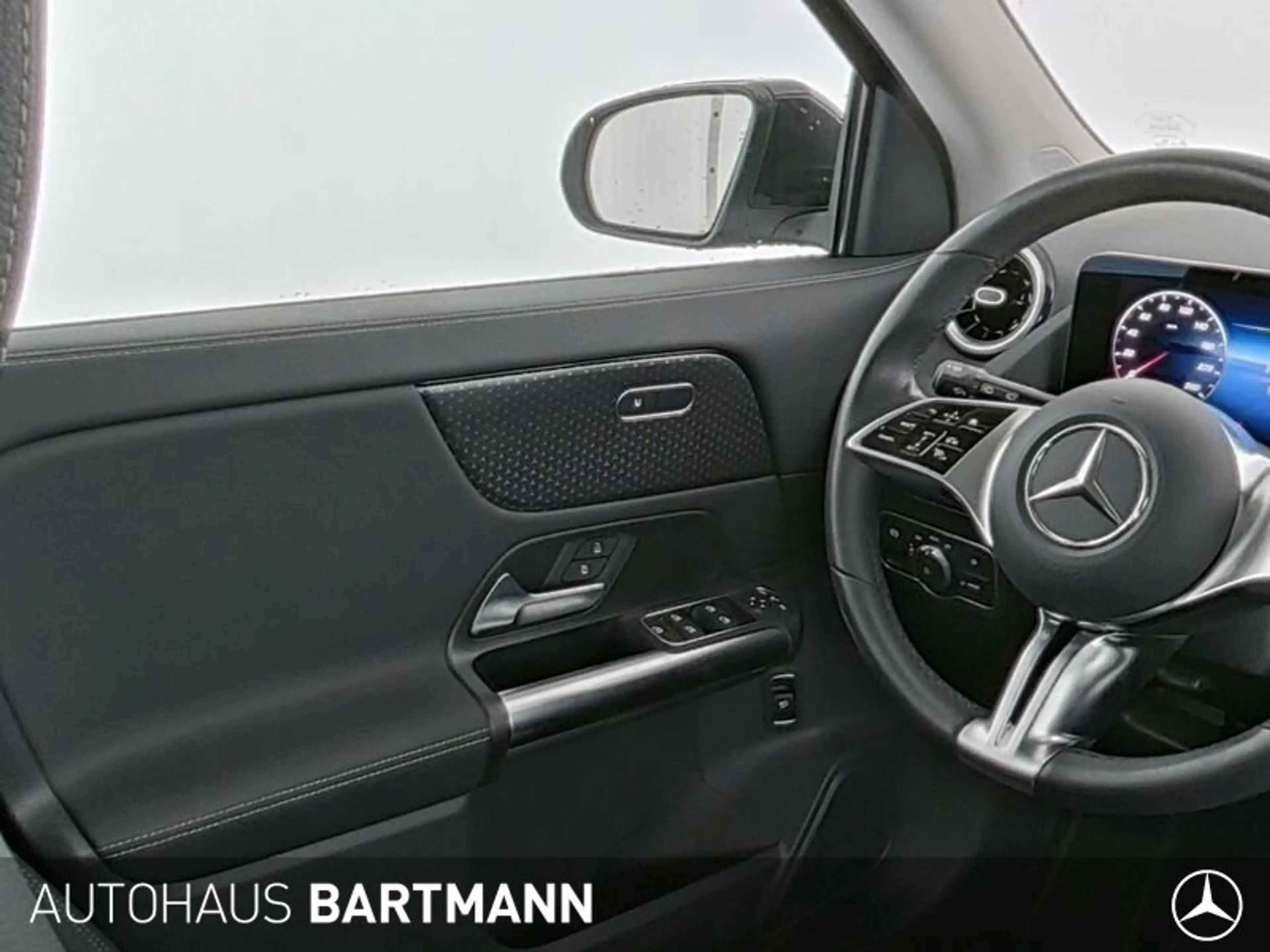 Mercedes-Benz GLA 180 GLA 180 PROGRESSIVE+KAMERA+ LED+SZH+MBUX+WINTERP — photo 9