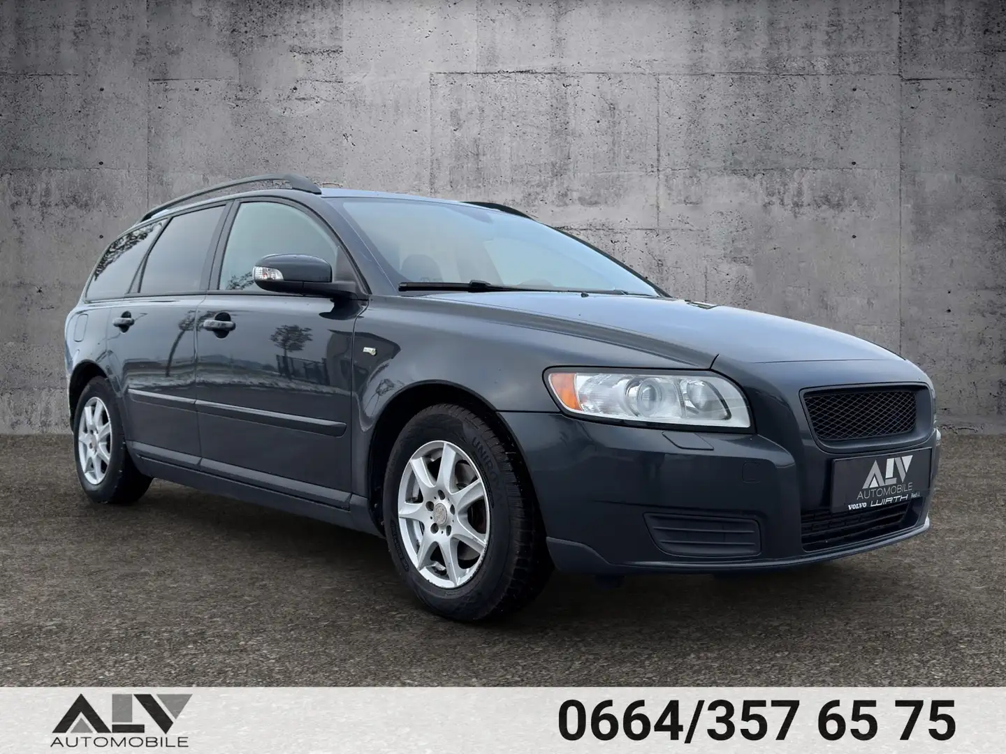 Volvo V50 1.6 D Drive Kinetic Grau - 1