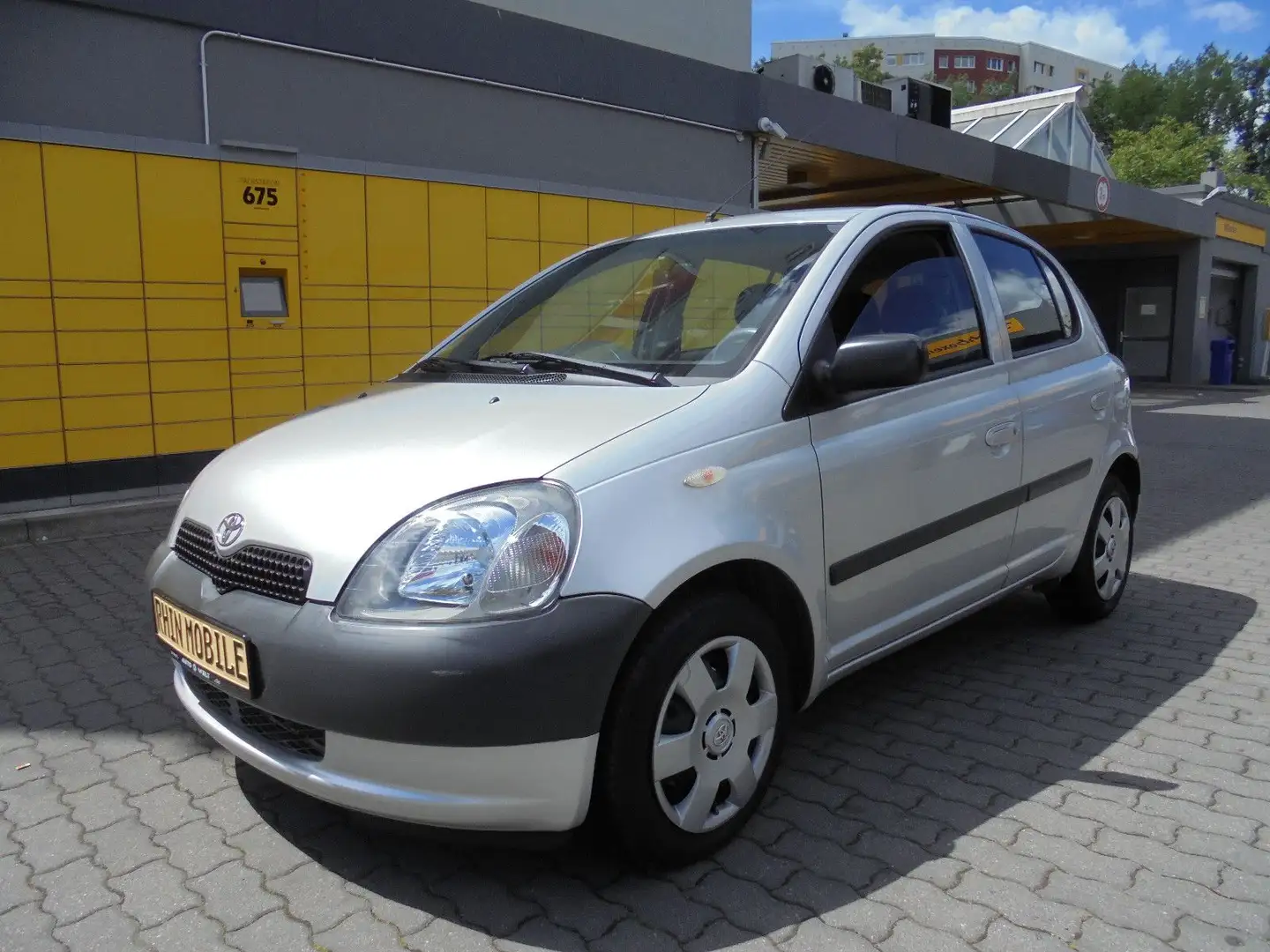 Toyota Yaris 1.0 linea sol/5türig/ HU-1-2027/ Plateado - 1