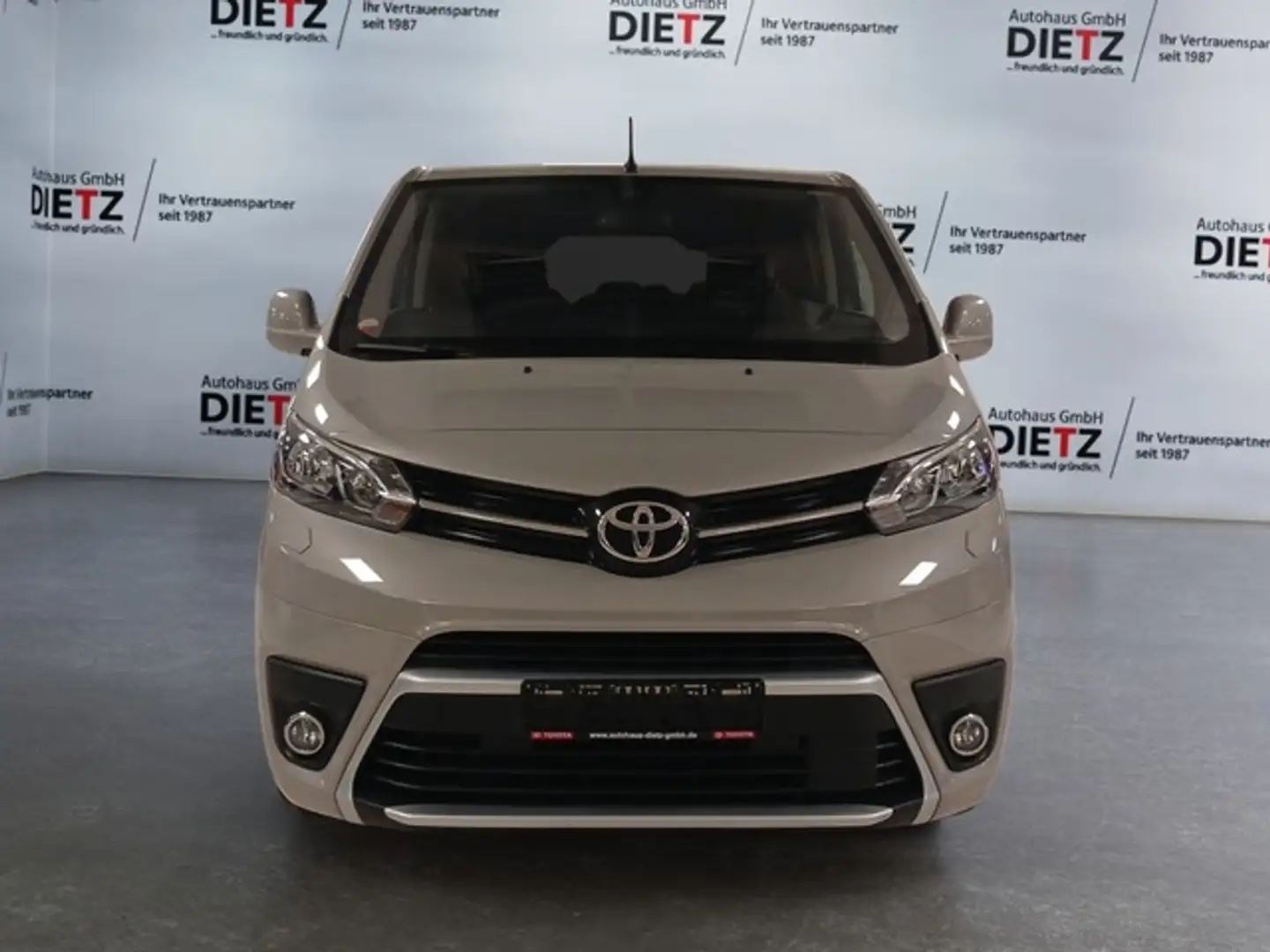 Toyota Proace Verso 2.0D L1 TeamD*STHZ*NAV*ACC*KAM*TOTW Grau - 2
