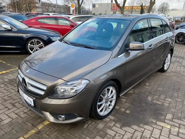 Mercedes-Benz B 220 CDI 7G-DCT SPORTPAKET EURO6|AHK|NAVI|SPUR