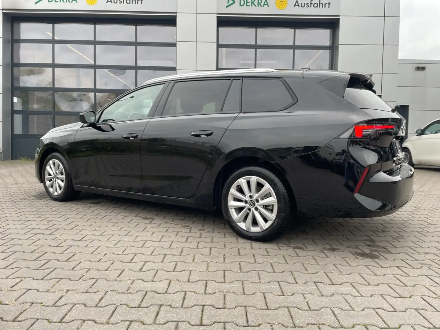 Opel Astra ST Elegance *Anhängerk/Sitzheiz/Kamera* Noir - 2