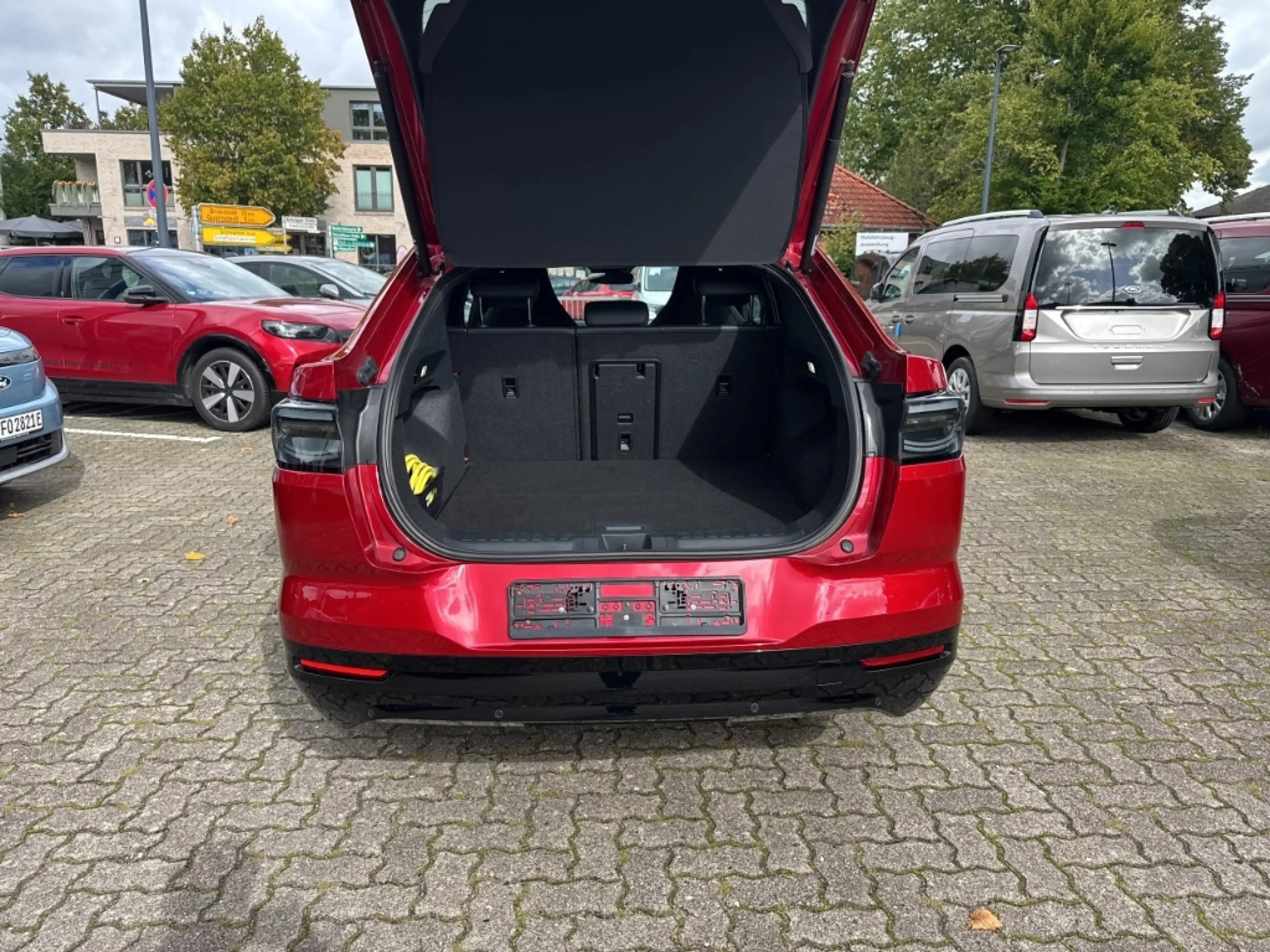 Ford Capri SELECT 77KW/H / 210 KW EXTENDET RWD RANGE NAVI / L — photo 6