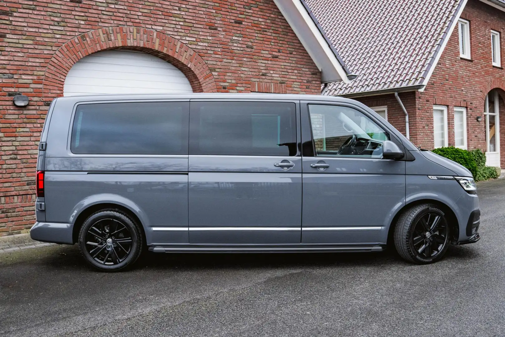 Volkswagen T6.1 Transporter 2.0 TDI 204 PK DSG CARAVELLE L2H1 A-Deuren DUB/CAB Gris - 2