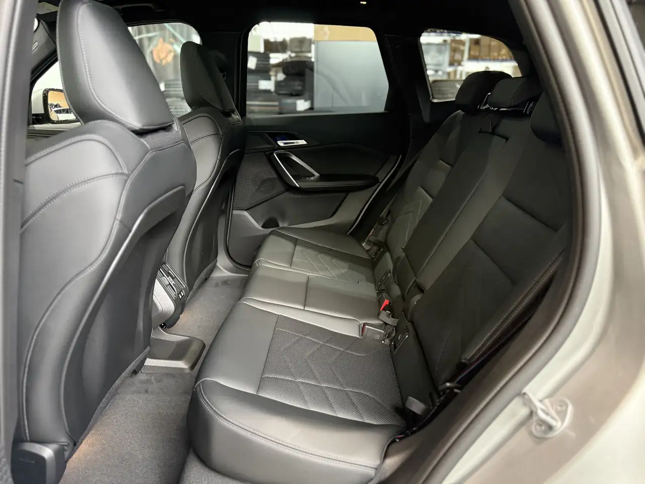 BMW iX1 xDrive30 M Sportpaket | Komfortzugang | Panorama G 8