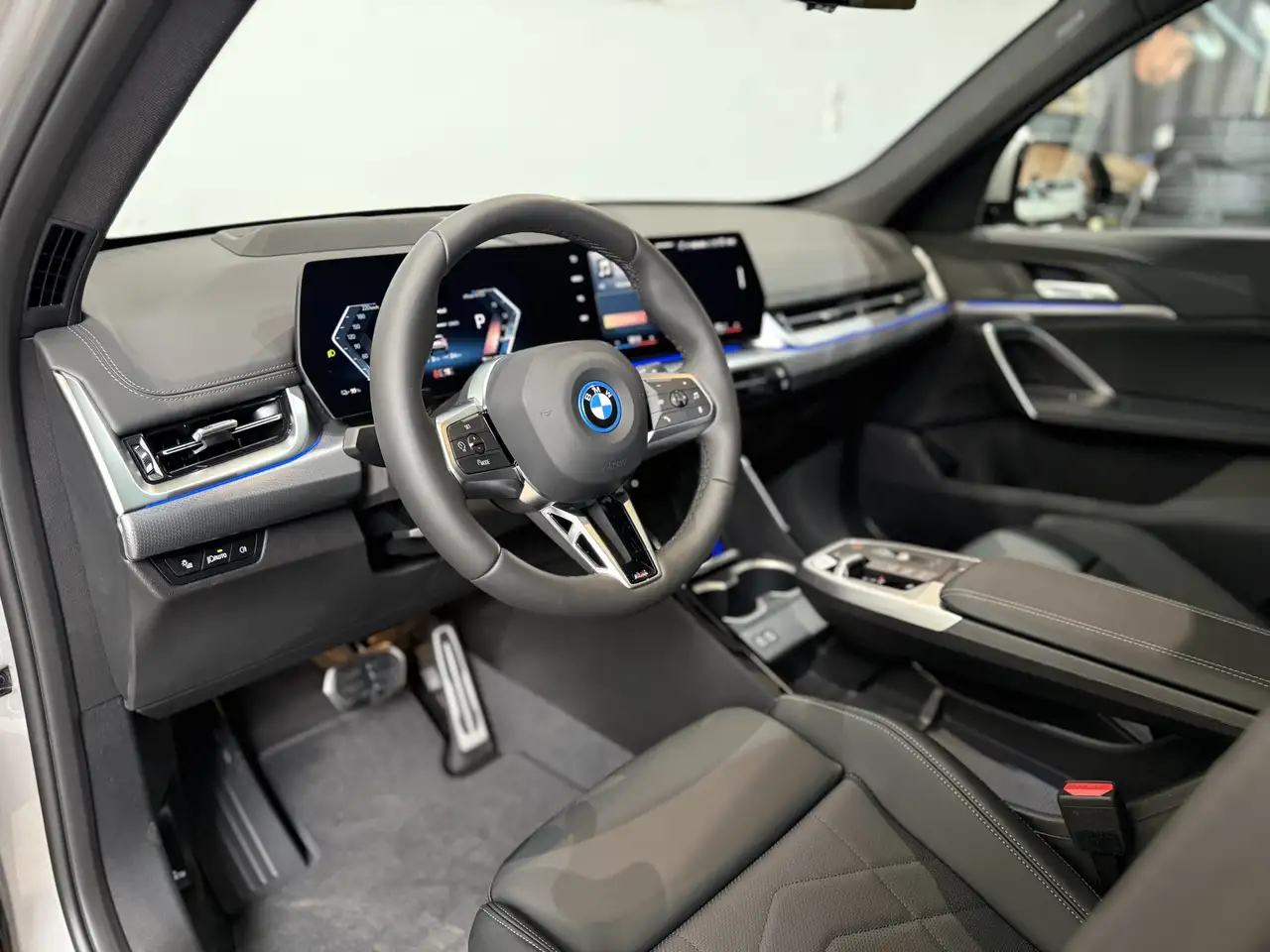 BMW iX1 xDrive30 M Sportpaket | Komfortzugang | Panorama G 3
