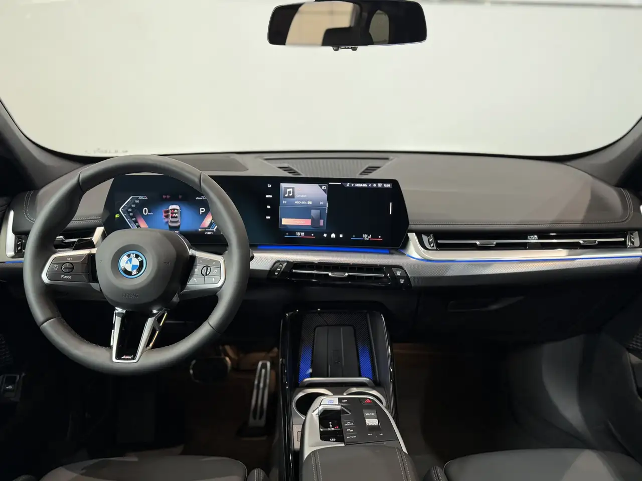 BMW iX1 xDrive30 M Sportpaket | Komfortzugang | Panorama G 4