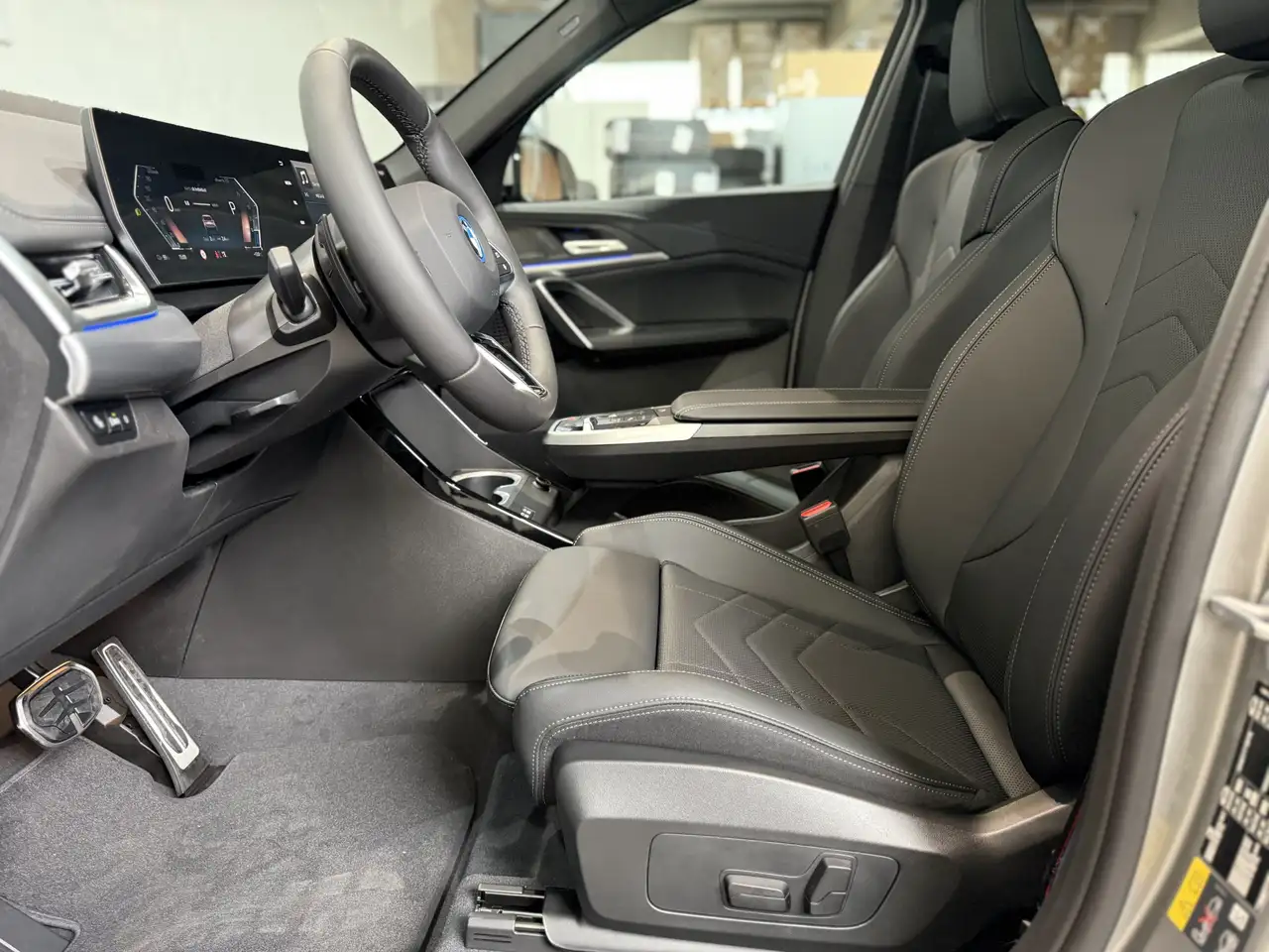 BMW iX1 xDrive30 M Sportpaket | Komfortzugang | Panorama G 6