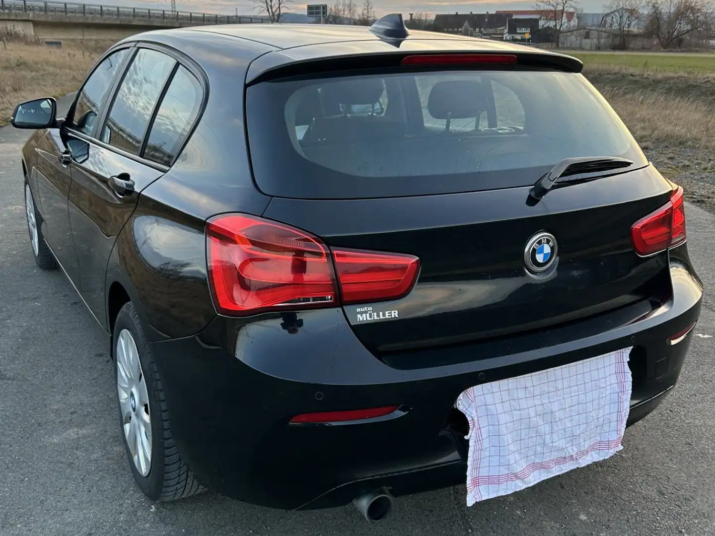 BMW 116 1er+(5-Türer)+116i+Advantage Schwarz - 2