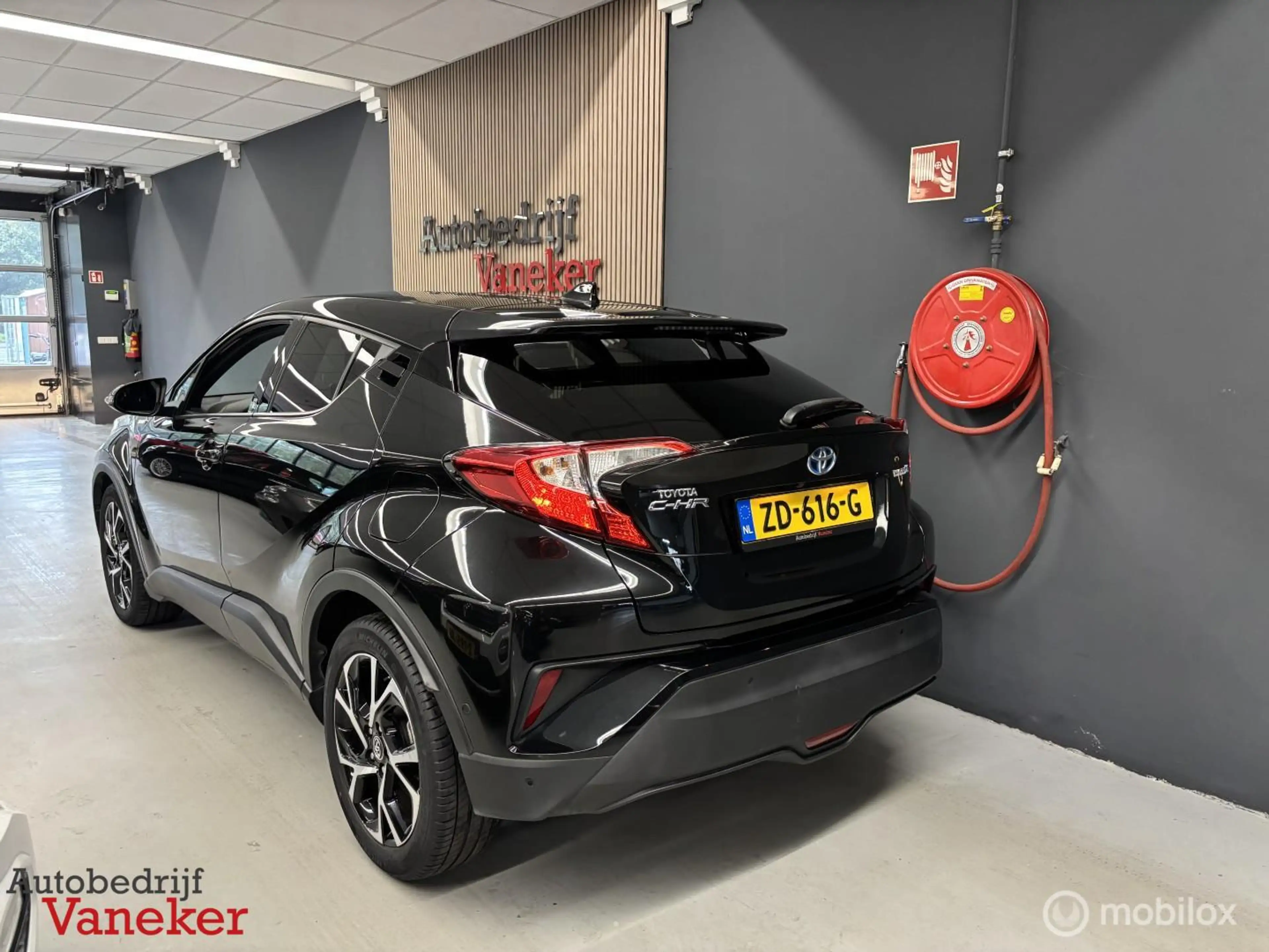 Toyota C-HR 1.8 Hybrid Team D|ACC|Stoel/Stuur verwarm|1e eig — photo 4