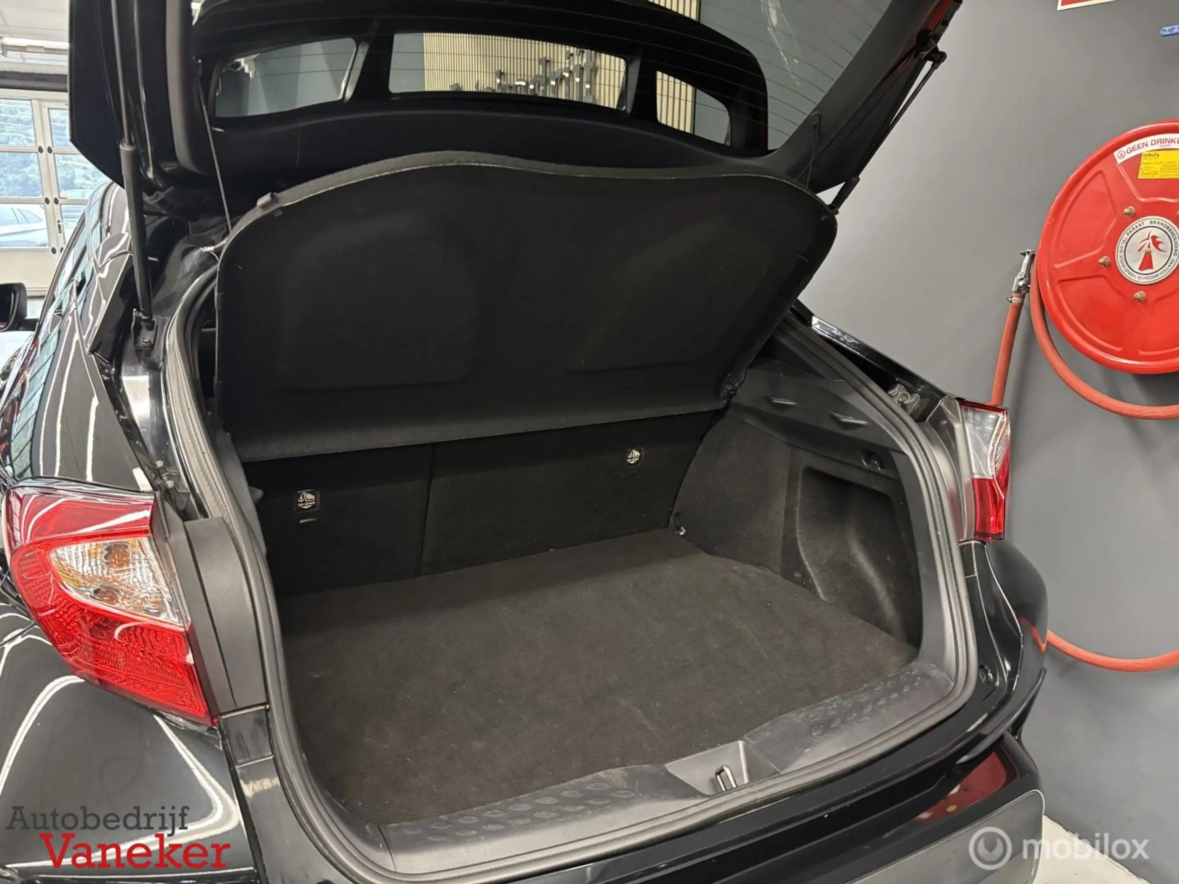 Toyota C-HR 1.8 Hybrid Team D|ACC|Stoel/Stuur verwarm|1e eig — photo 13