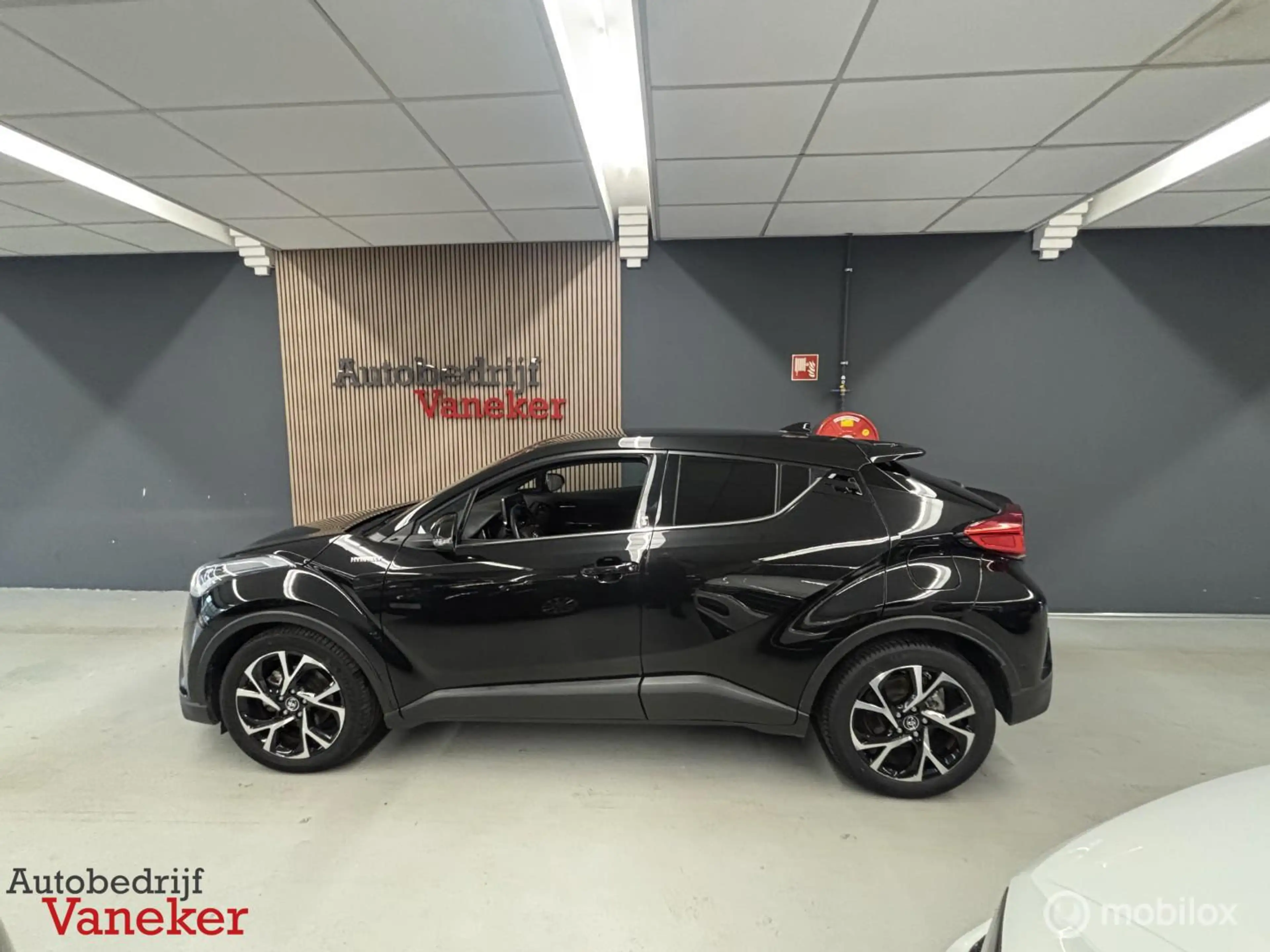 Toyota C-HR 1.8 Hybrid Team D|ACC|Stoel/Stuur verwarm|1e eig — photo 3