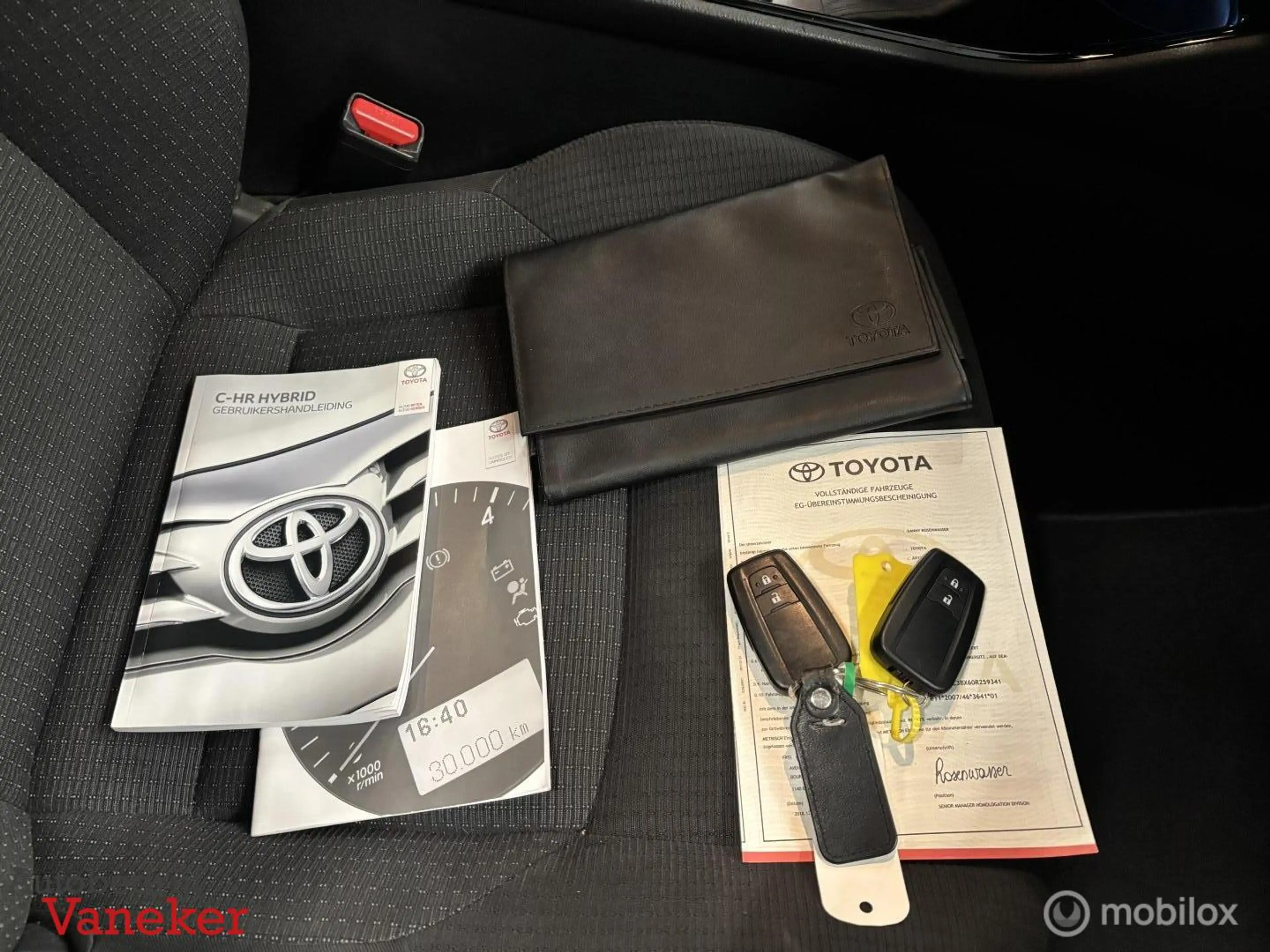 Toyota C-HR 1.8 Hybrid Team D|ACC|Stoel/Stuur verwarm|1e eig — photo 17