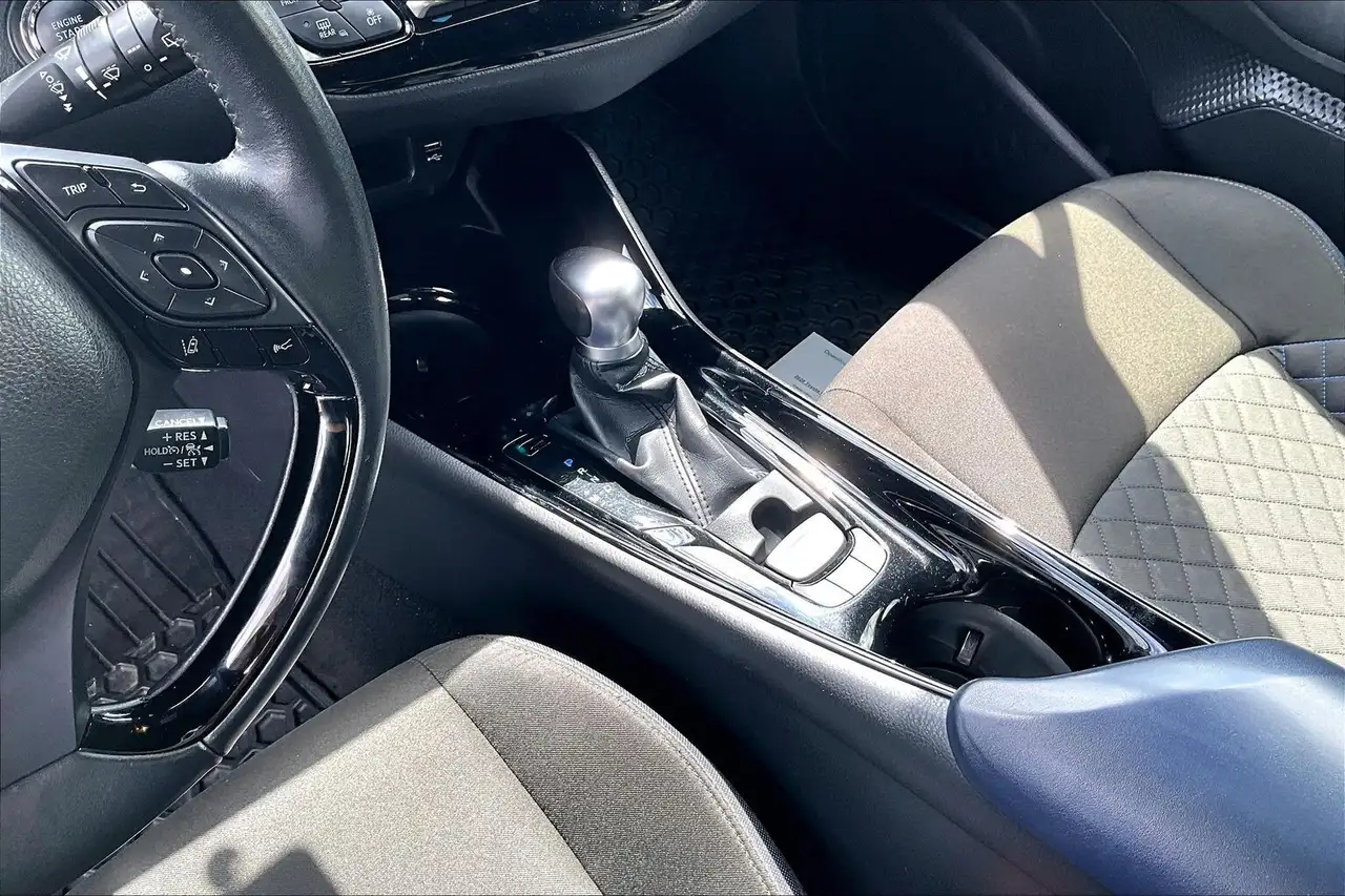 Toyota C-HR fotografie Toyota C-HR