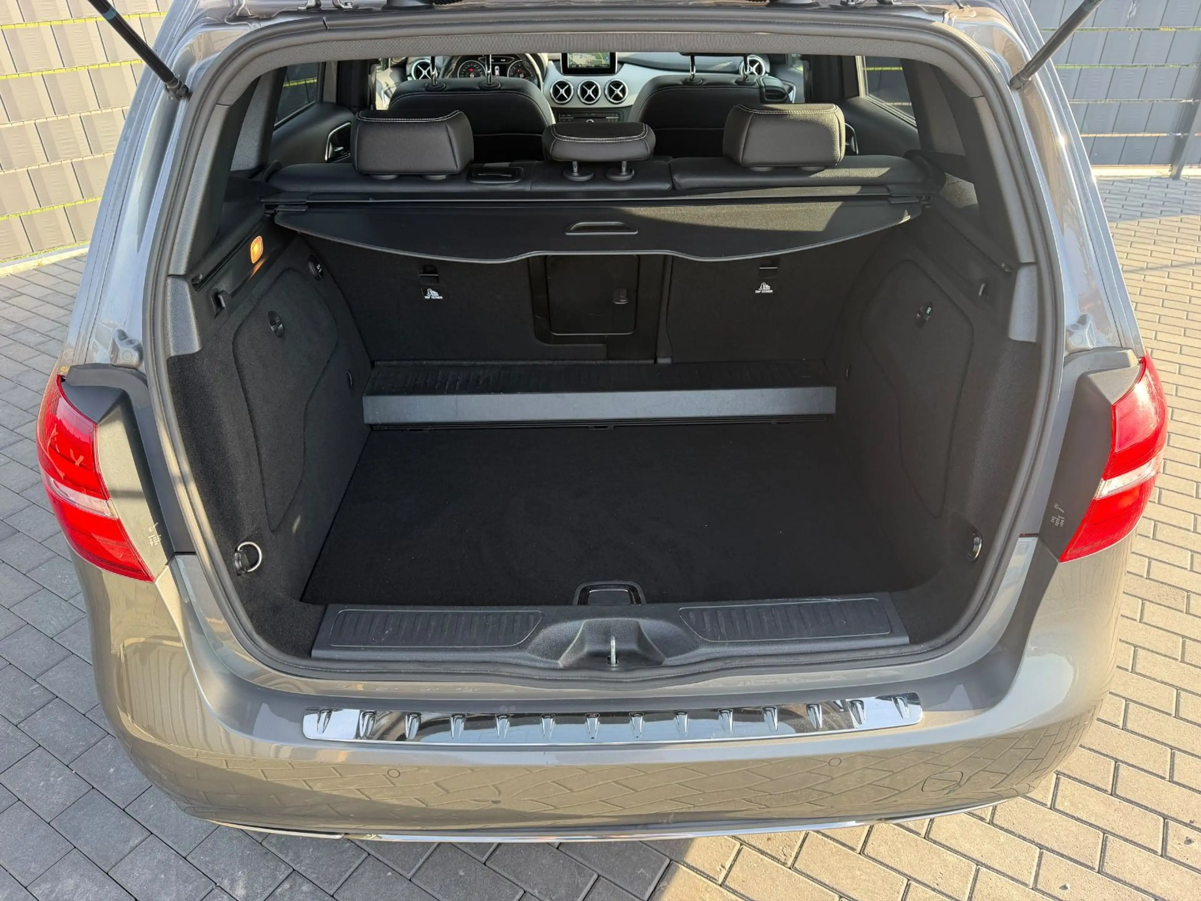 Mercedes-Benz B 200 Urban Style Edition*7G*COMAND*CAM*LED*AHK* — photo 15