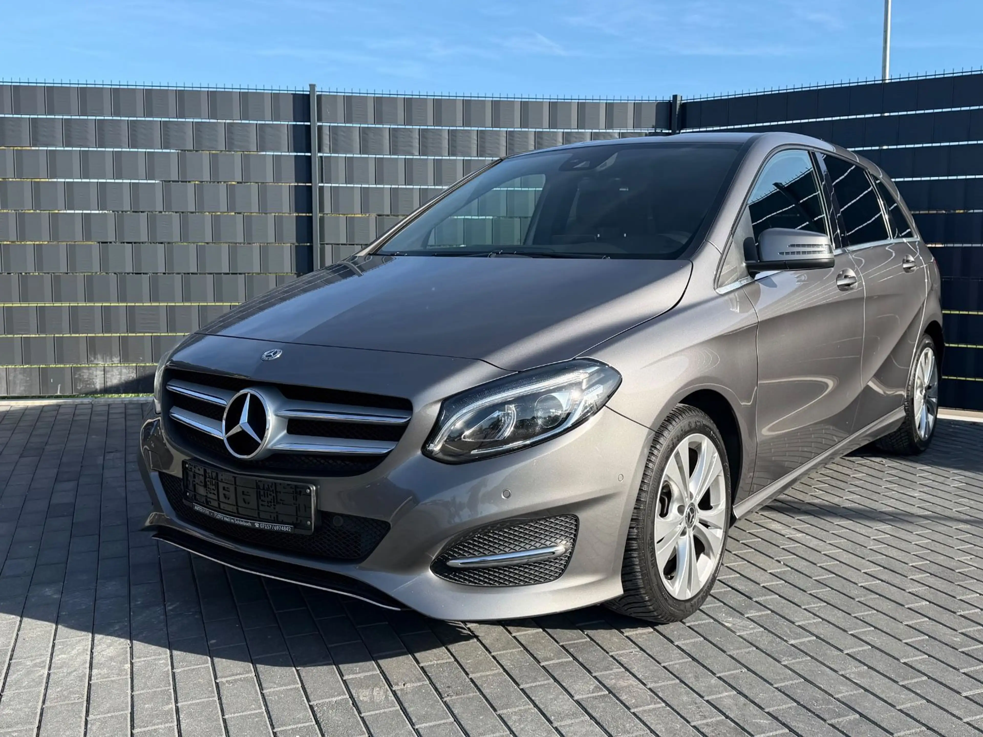 Mercedes-Benz B 200 Urban Style Edition*7G*COMAND*CAM*LED*AHK*