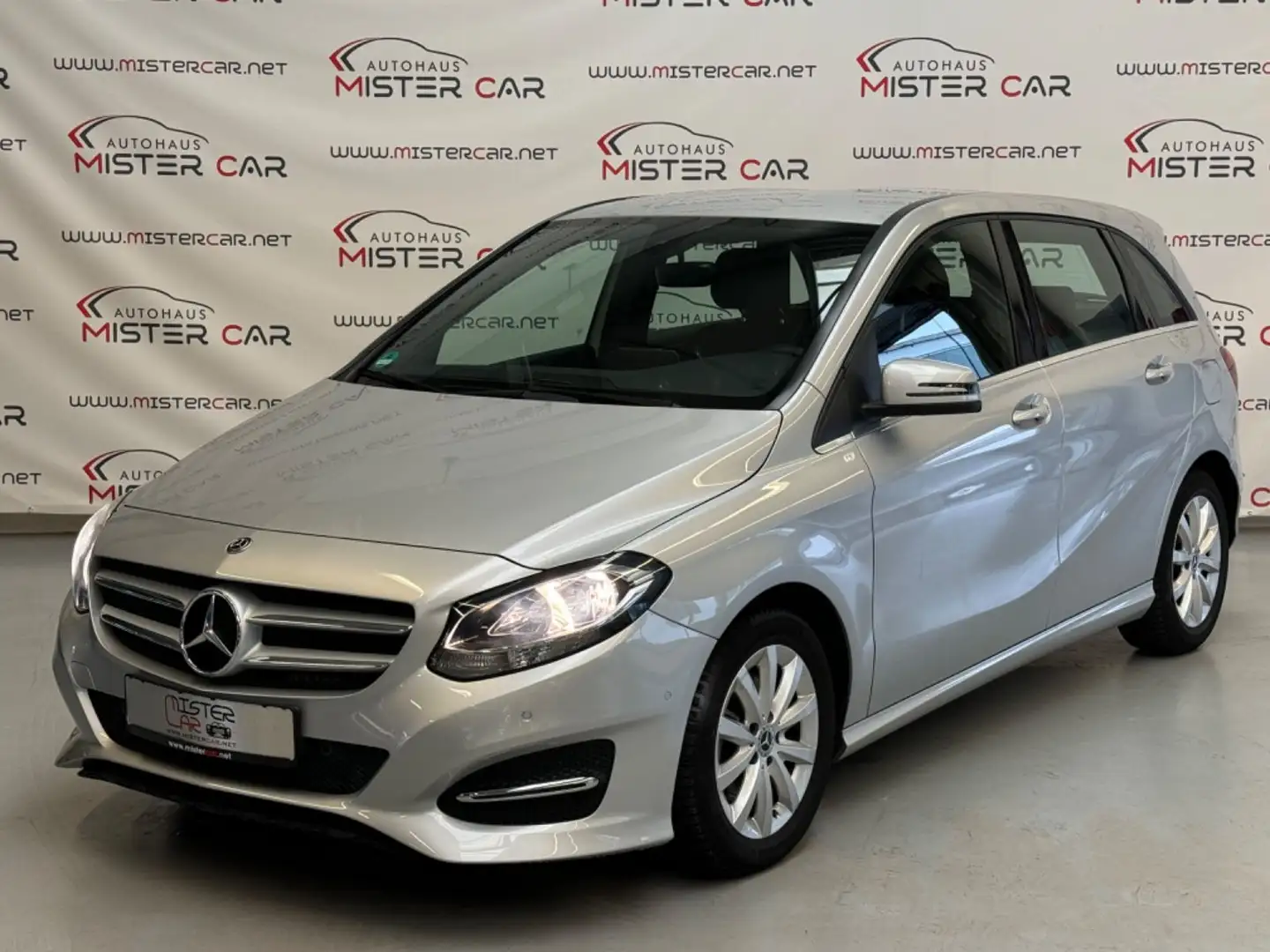 Mercedes-Benz B 200 Aut Navi/Memory/PDC/SHZ/Tempo/ALU/1Hand Silber - 1