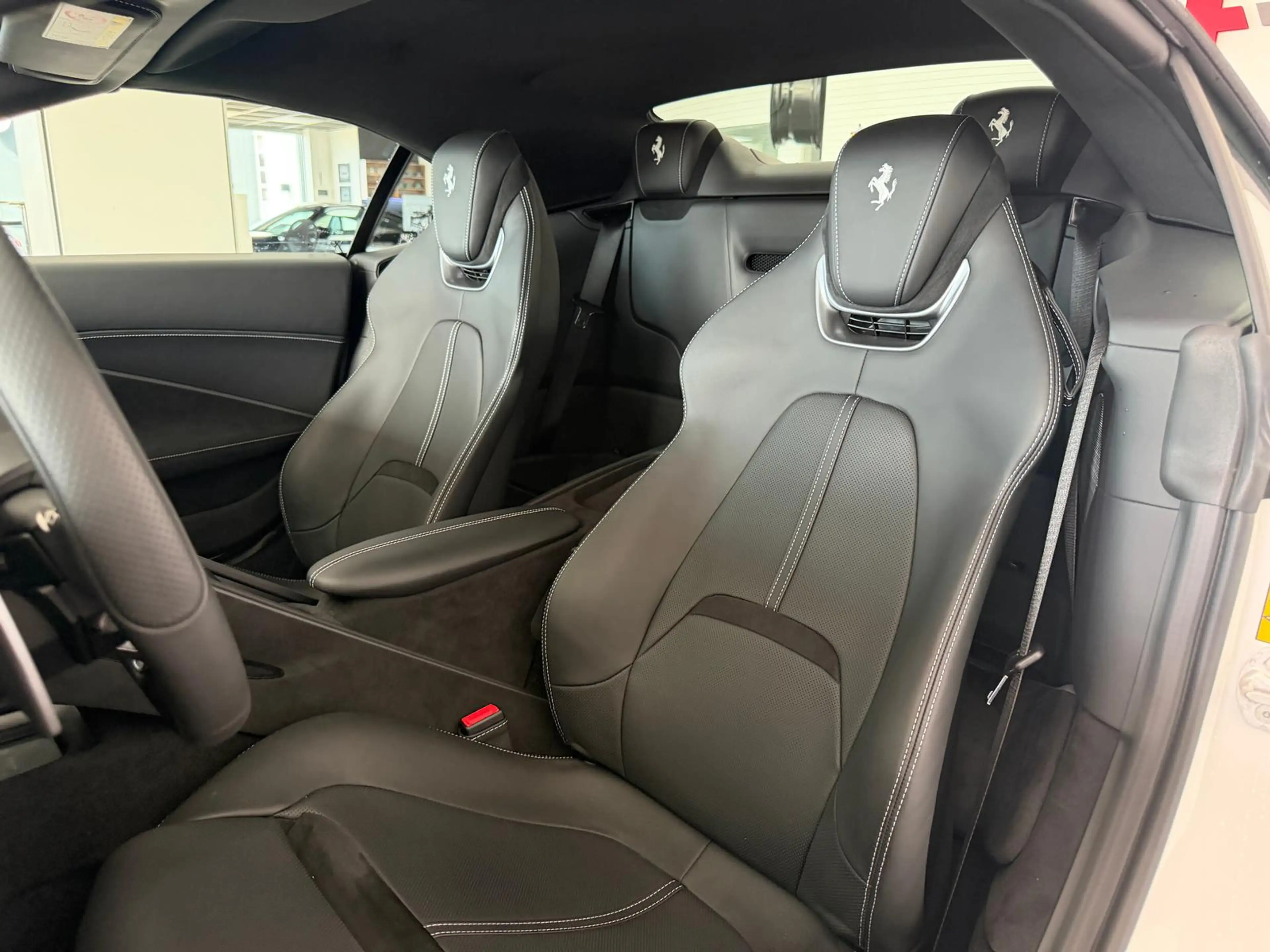 Ferrari Roma Spider JBL Sitzbelüftung ACC Cavallino — photo 8