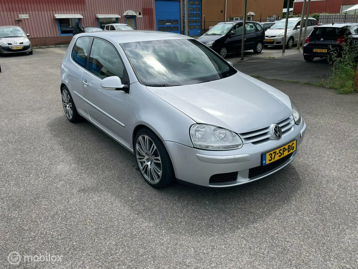 Volkswagen Golf 2.0 TDI Sportline Grijs - 2