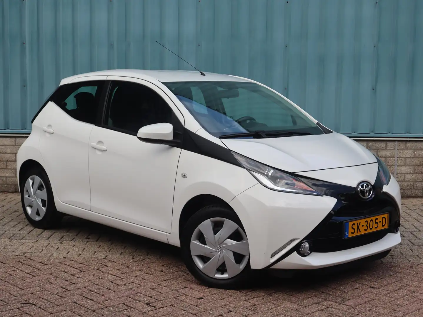 Toyota Aygo X x-nav 1.0 VVT-i 72pk | LAGE KM-STAND! | NAVI | CAM Blanc - 2