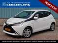 Toyota Aygo X x-nav 1.0 VVT-i 72pk | LAGE KM-STAND! | NAVI | CAM Blanc - thumbnail 1