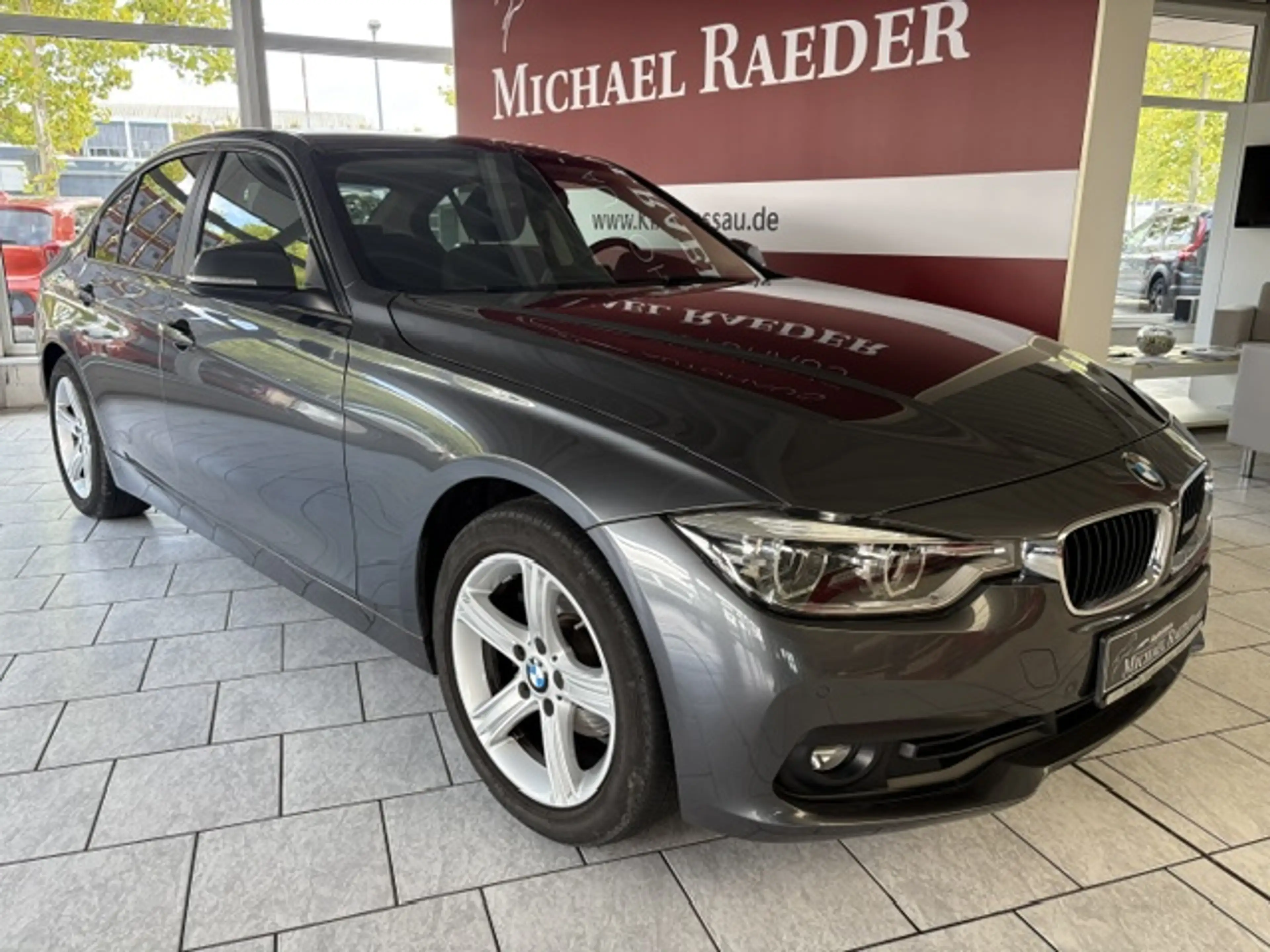 BMW 320 i  Advantage LED Navi SHZ PDC — photo 4