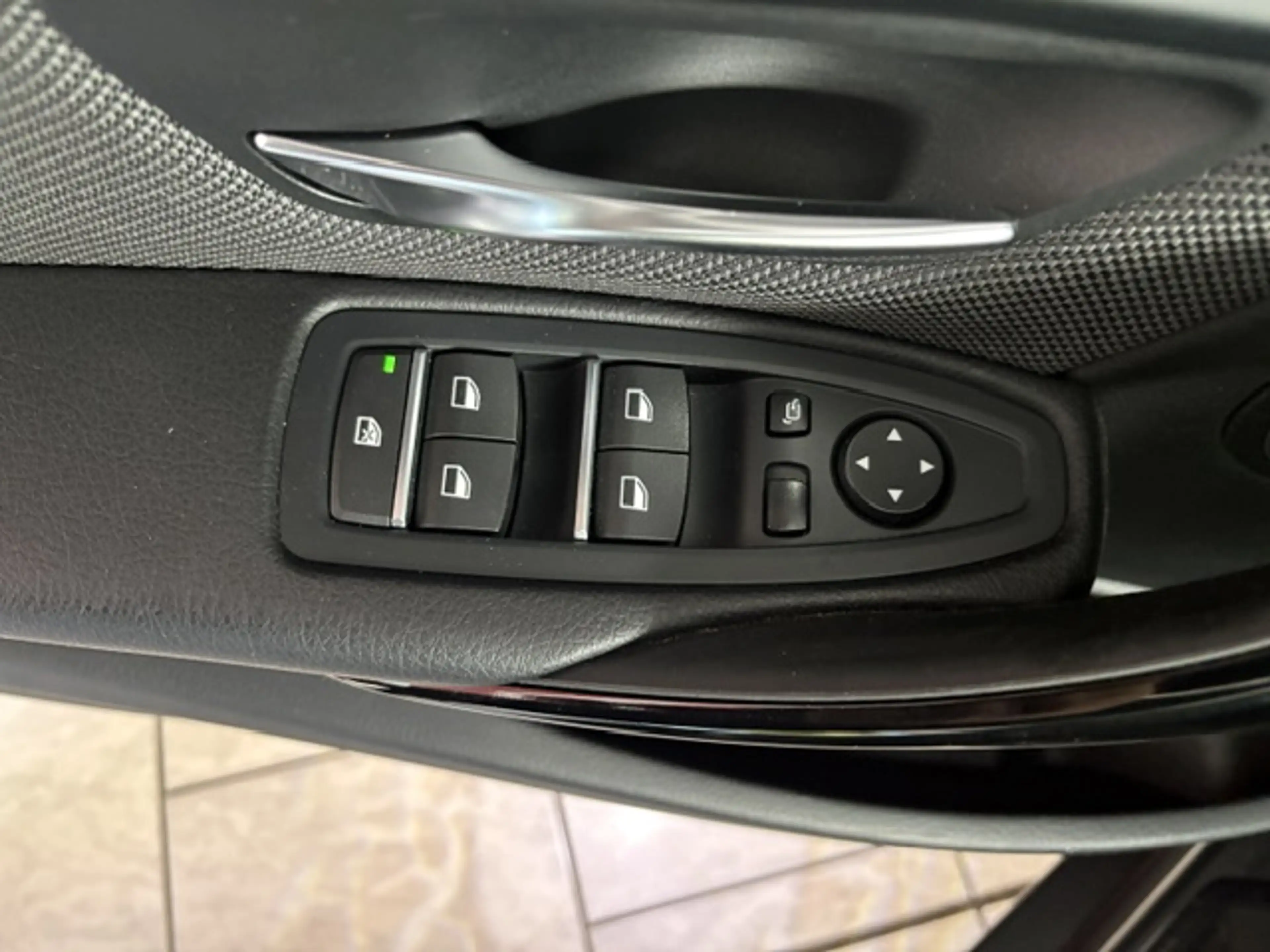 BMW 320 i  Advantage LED Navi SHZ PDC — photo 12