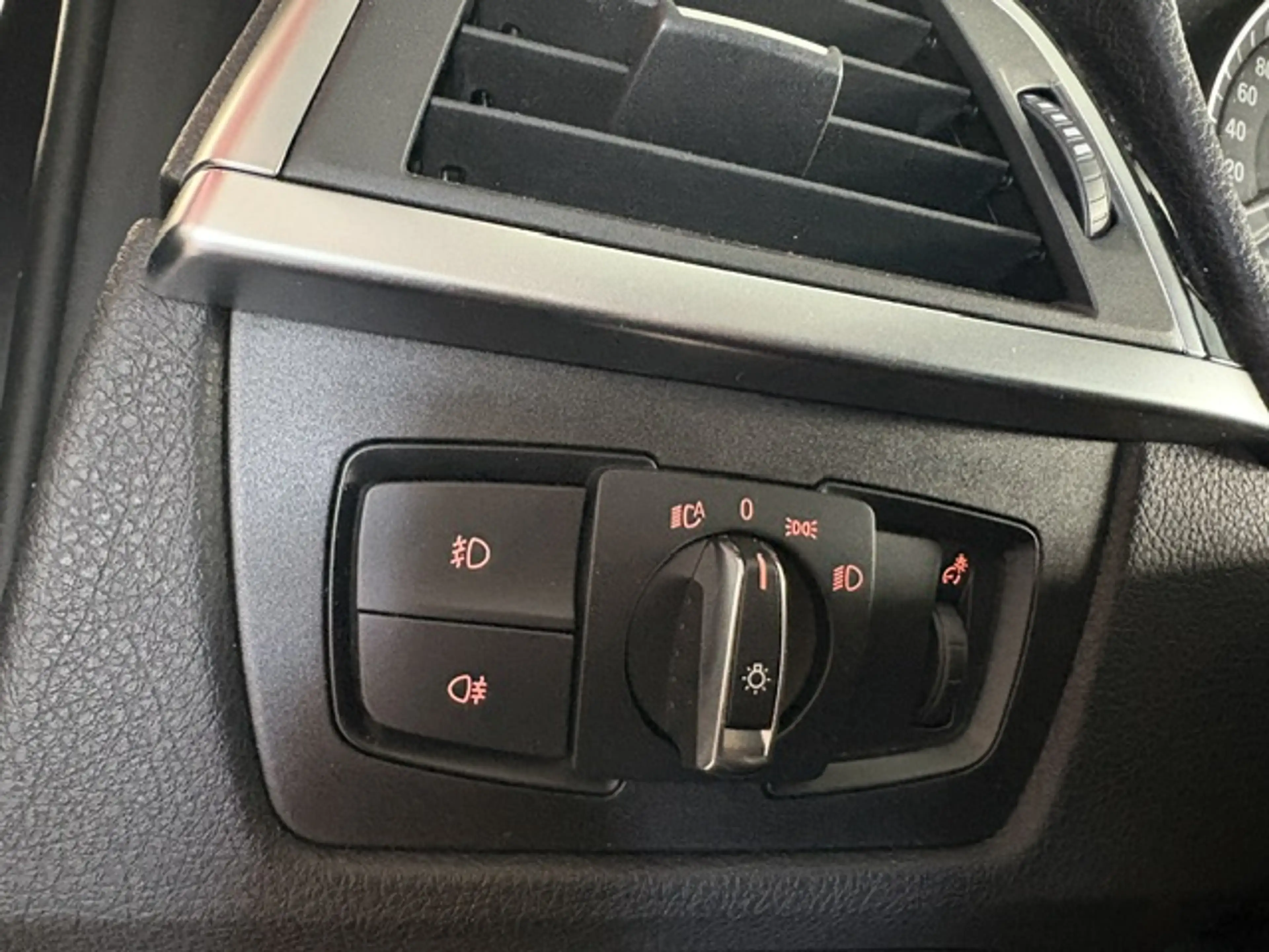 BMW 320 i  Advantage LED Navi SHZ PDC — photo 13