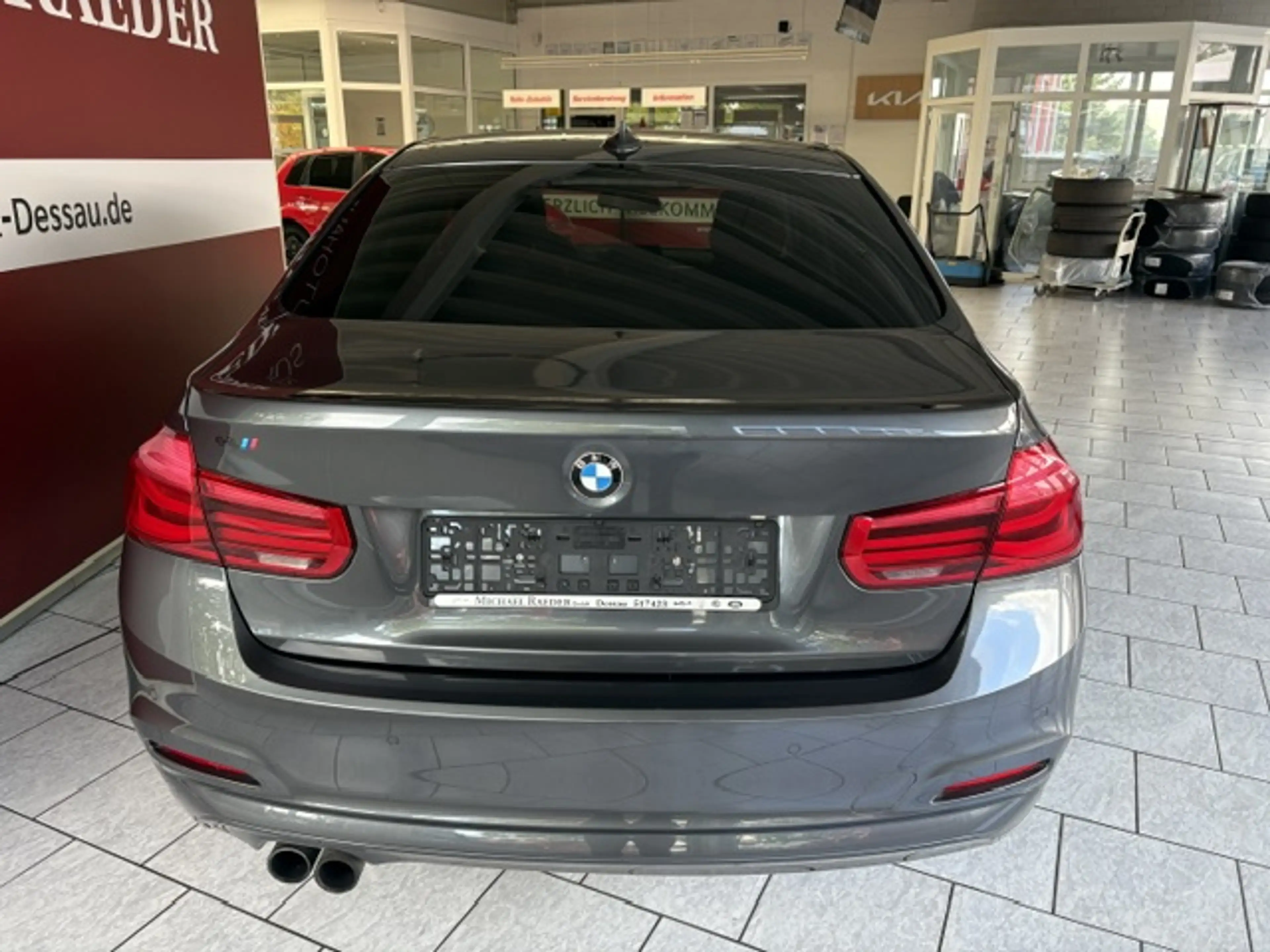 BMW 320 i  Advantage LED Navi SHZ PDC — photo 6