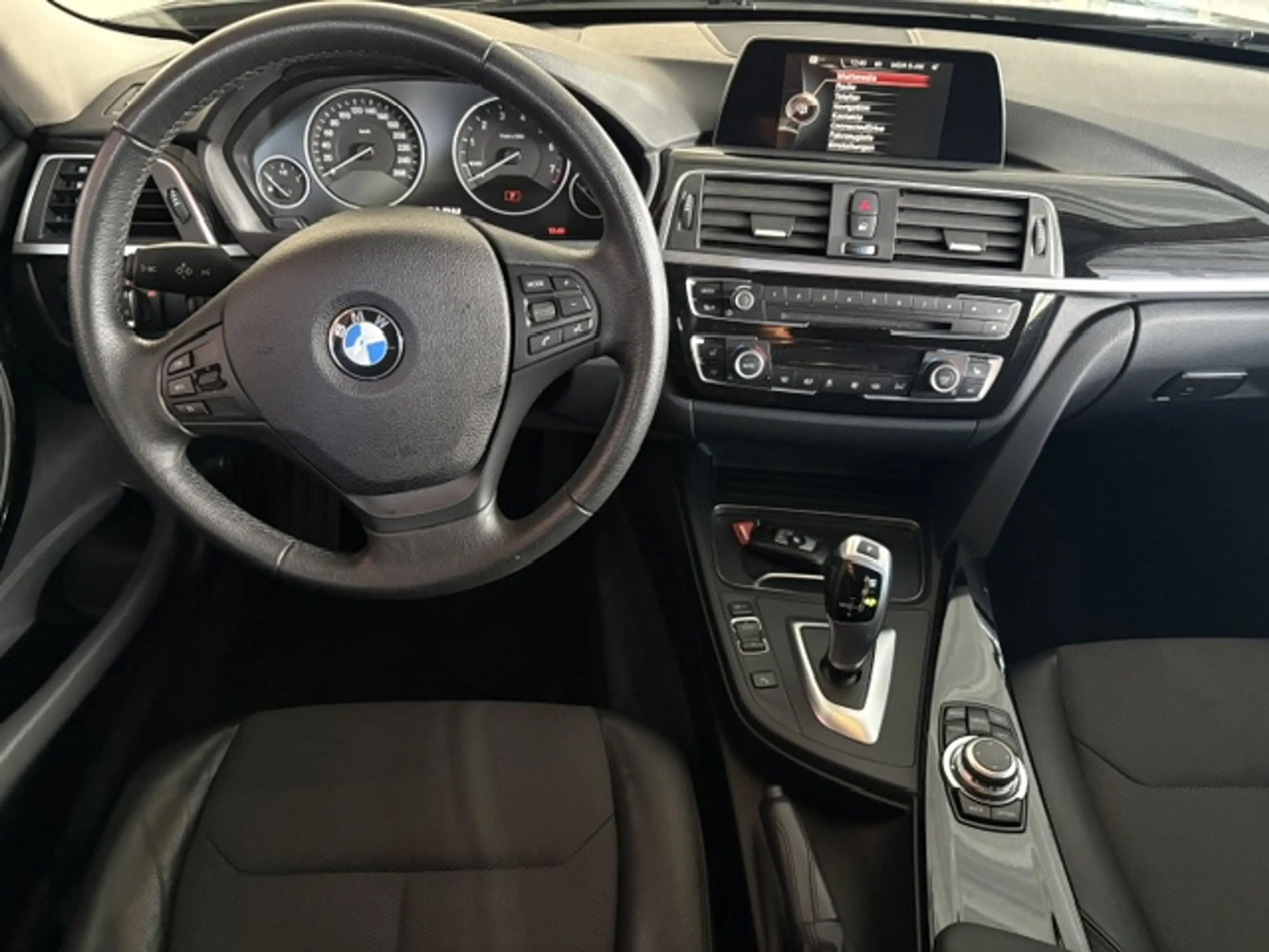 BMW 320 i  Advantage LED Navi SHZ PDC — photo 11