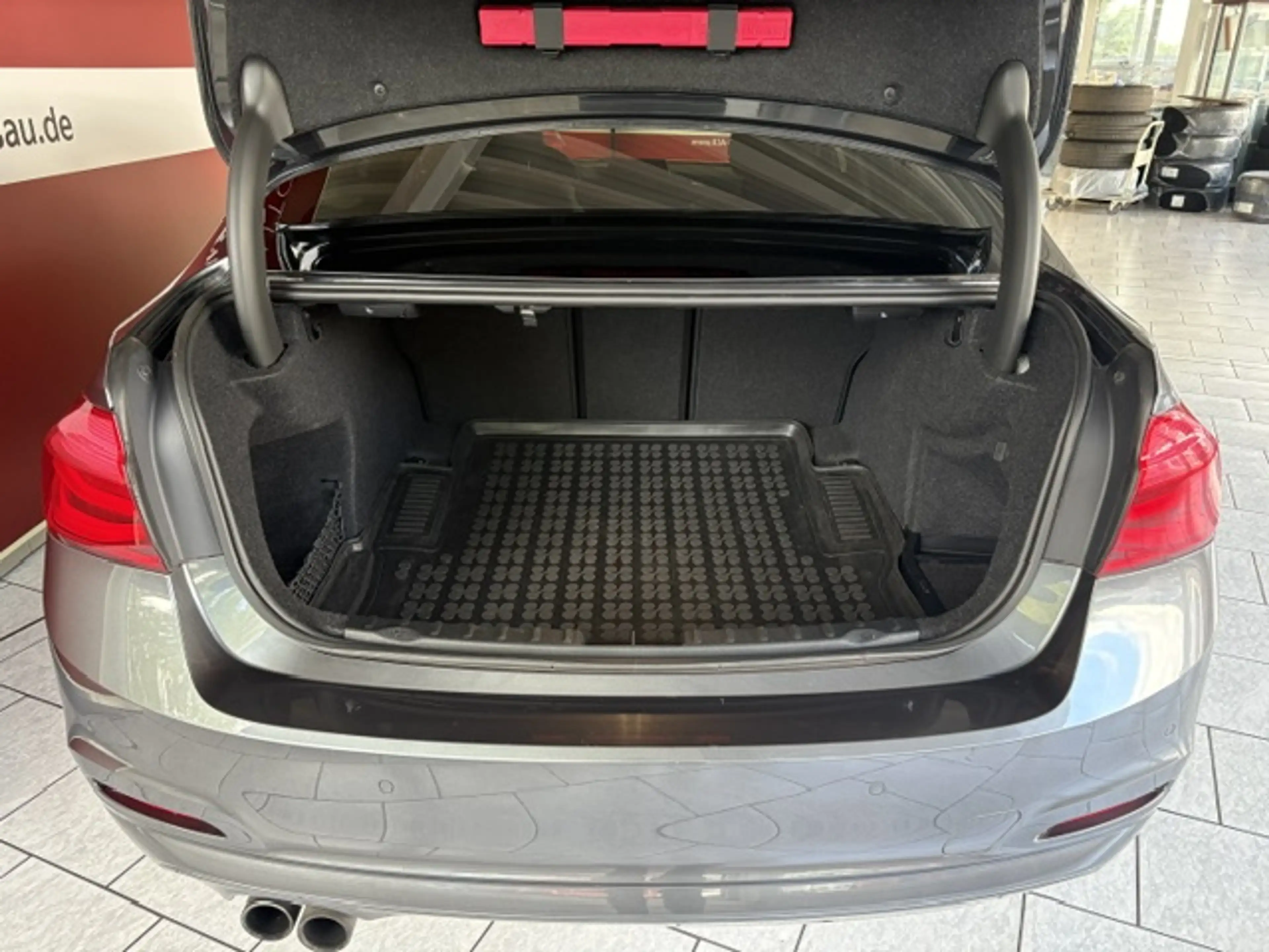 BMW 320 i  Advantage LED Navi SHZ PDC — photo 7