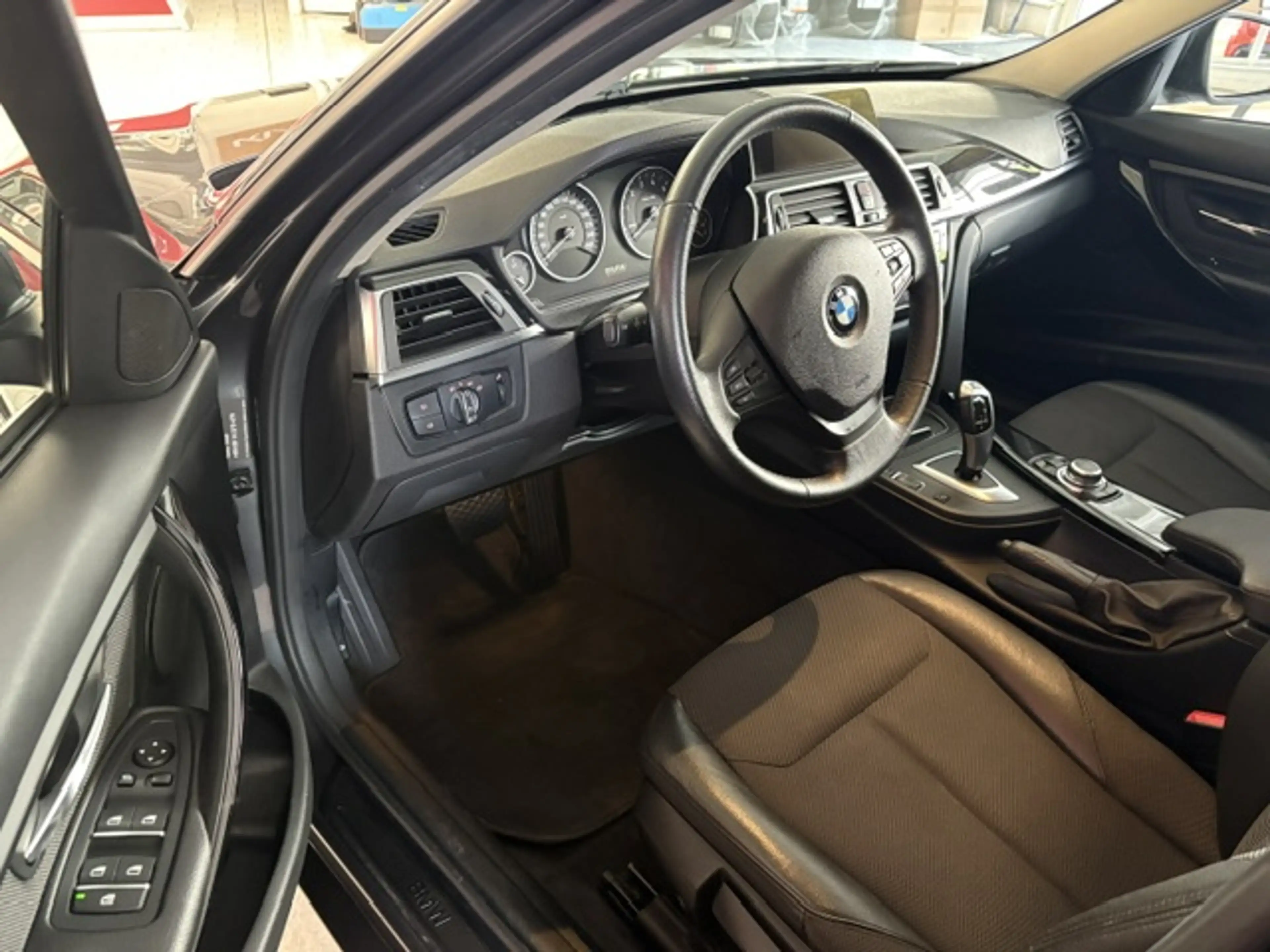 BMW 320 i  Advantage LED Navi SHZ PDC — photo 9