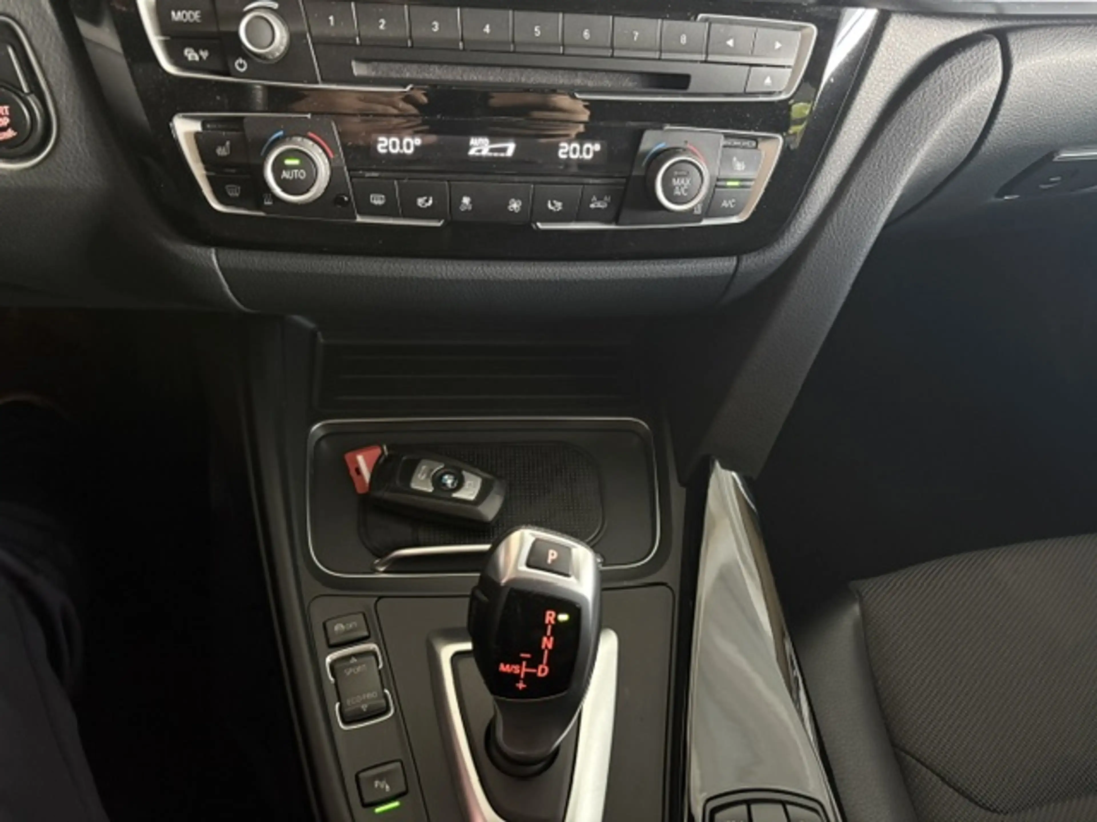BMW 320 i  Advantage LED Navi SHZ PDC — photo 15