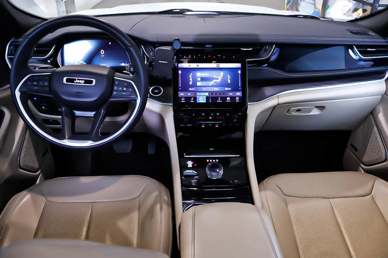 Jeep Grand Cherokee снимка Jeep Grand Cherokee