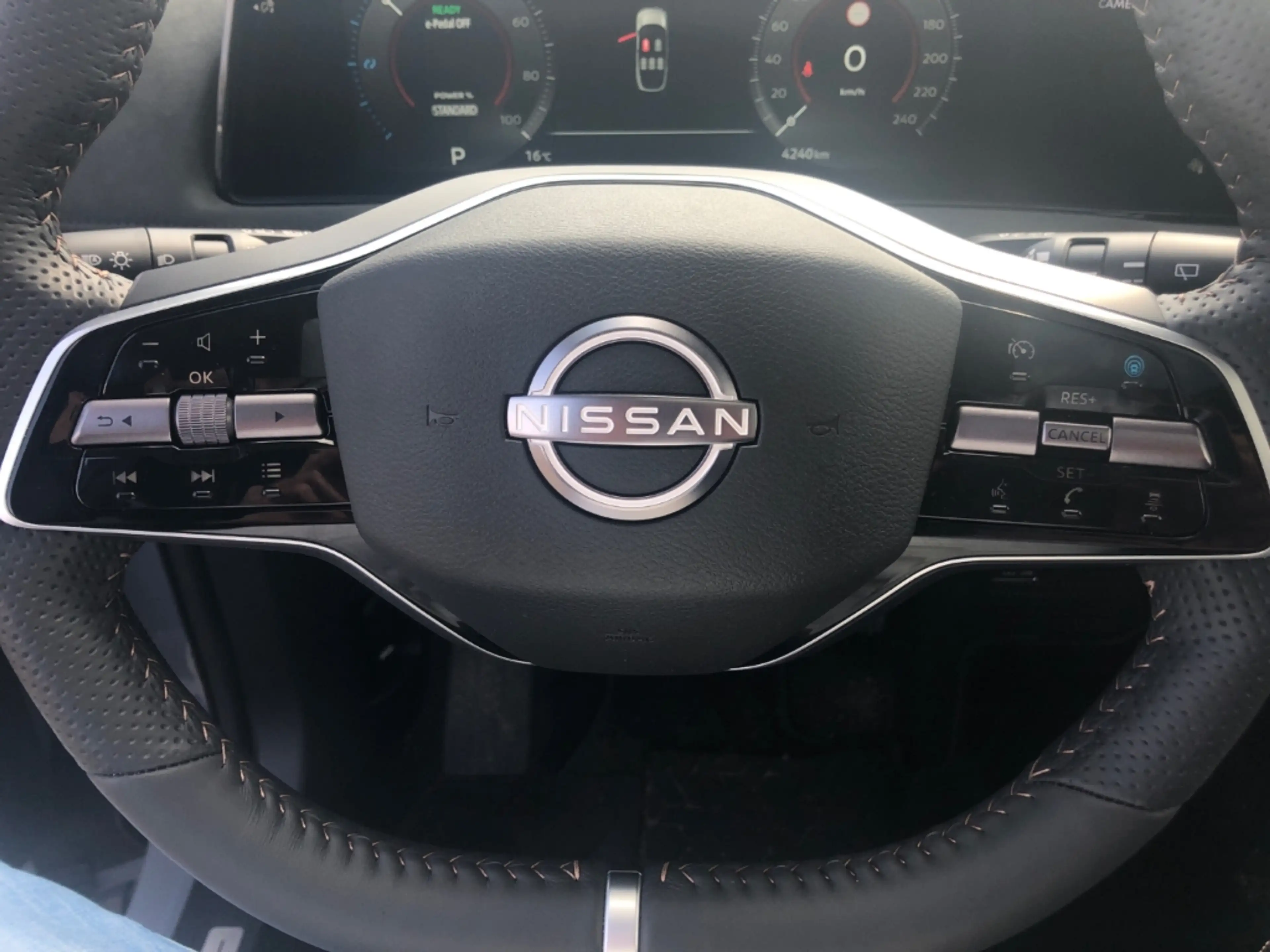 Nissan Ariya Evolve Pack 4x4 e-4orce HUD Panorama Navi Leder Me — photo 12