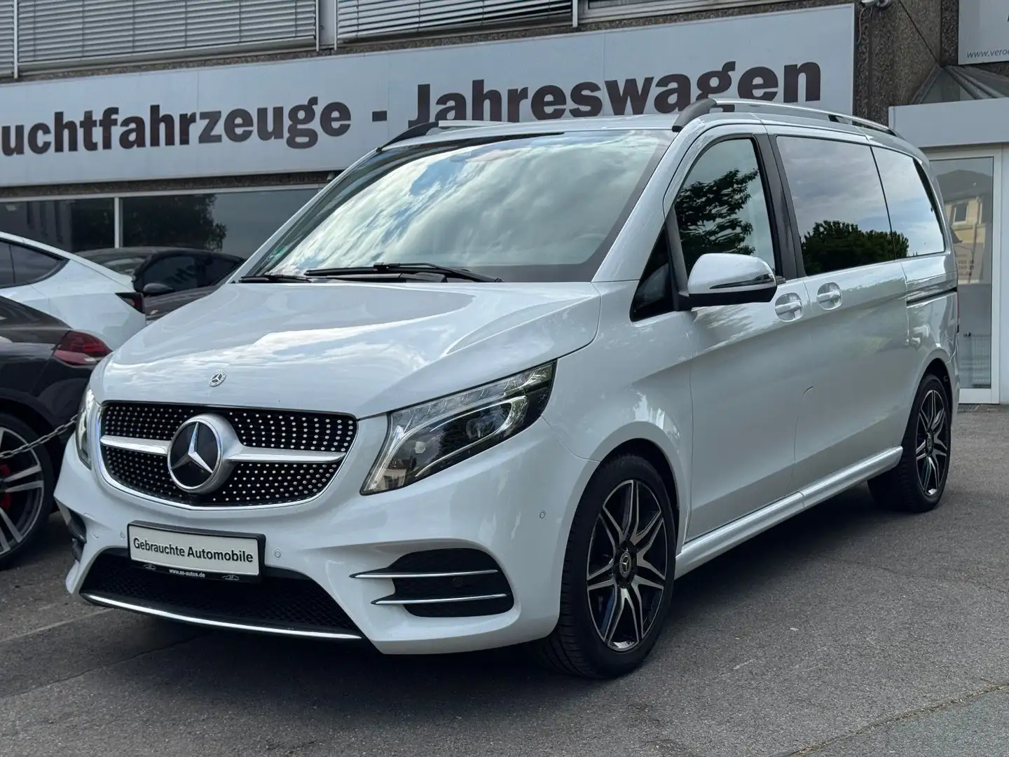 Mercedes-Benz V 220 d Aut. EDITION kompakt 9G AMG-Line LED R19 Wit - 1