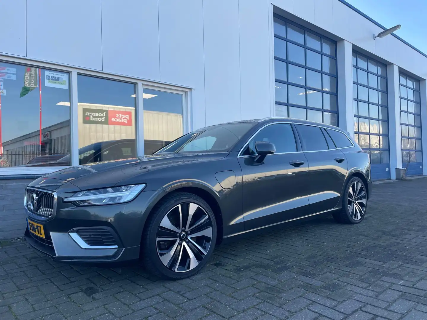 Volvo V60 2.0 T6 Recharge AWD Inscription Gris - 2