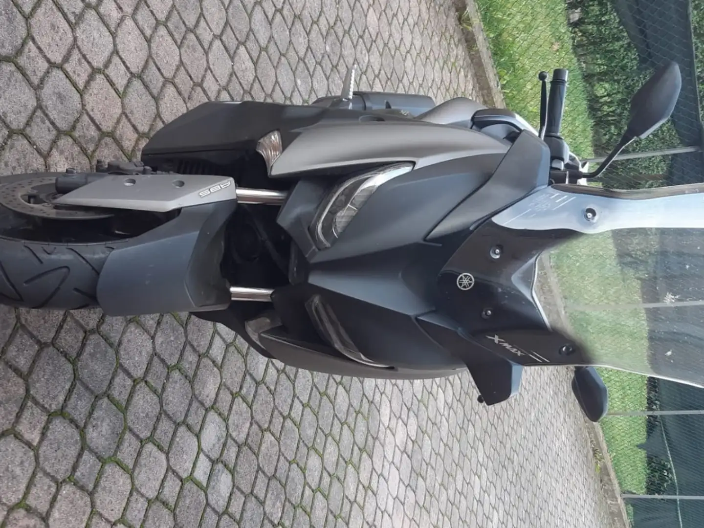 Yamaha X-Max 300 Fekete - 2