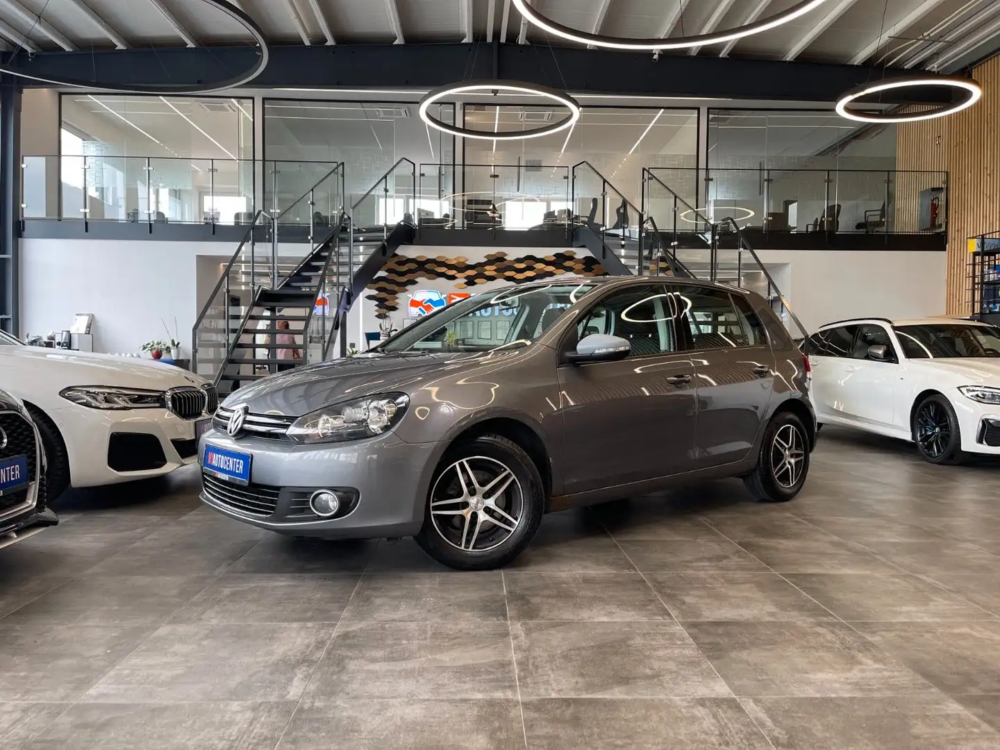 Volkswagen Golf VI Trendline 1.6TDI 5-Türer *KLIMAAUT*TNAVI Grey - 1