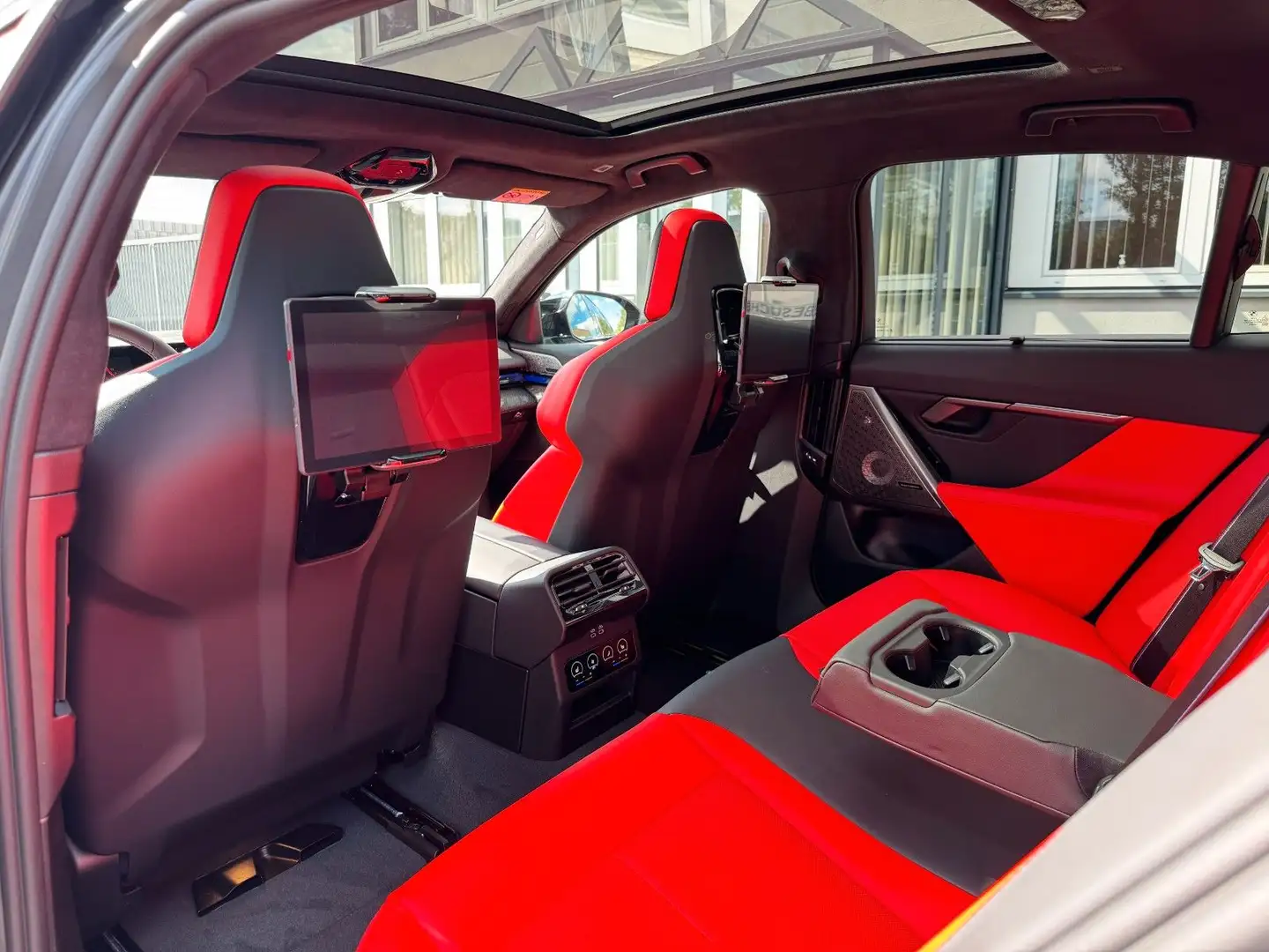 BMW M5 M Package/INDIVIDUAL/Anhängerr/Panor/B&W Noir - 1