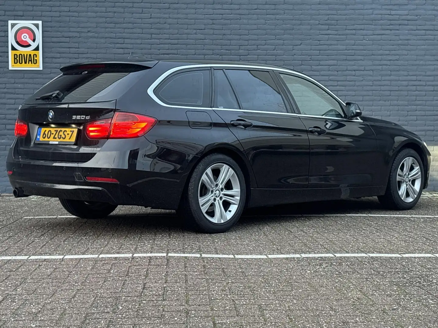BMW 320 3-serie Touring 320d Upgrade Edition | KOPPAKING D Zwart - 2