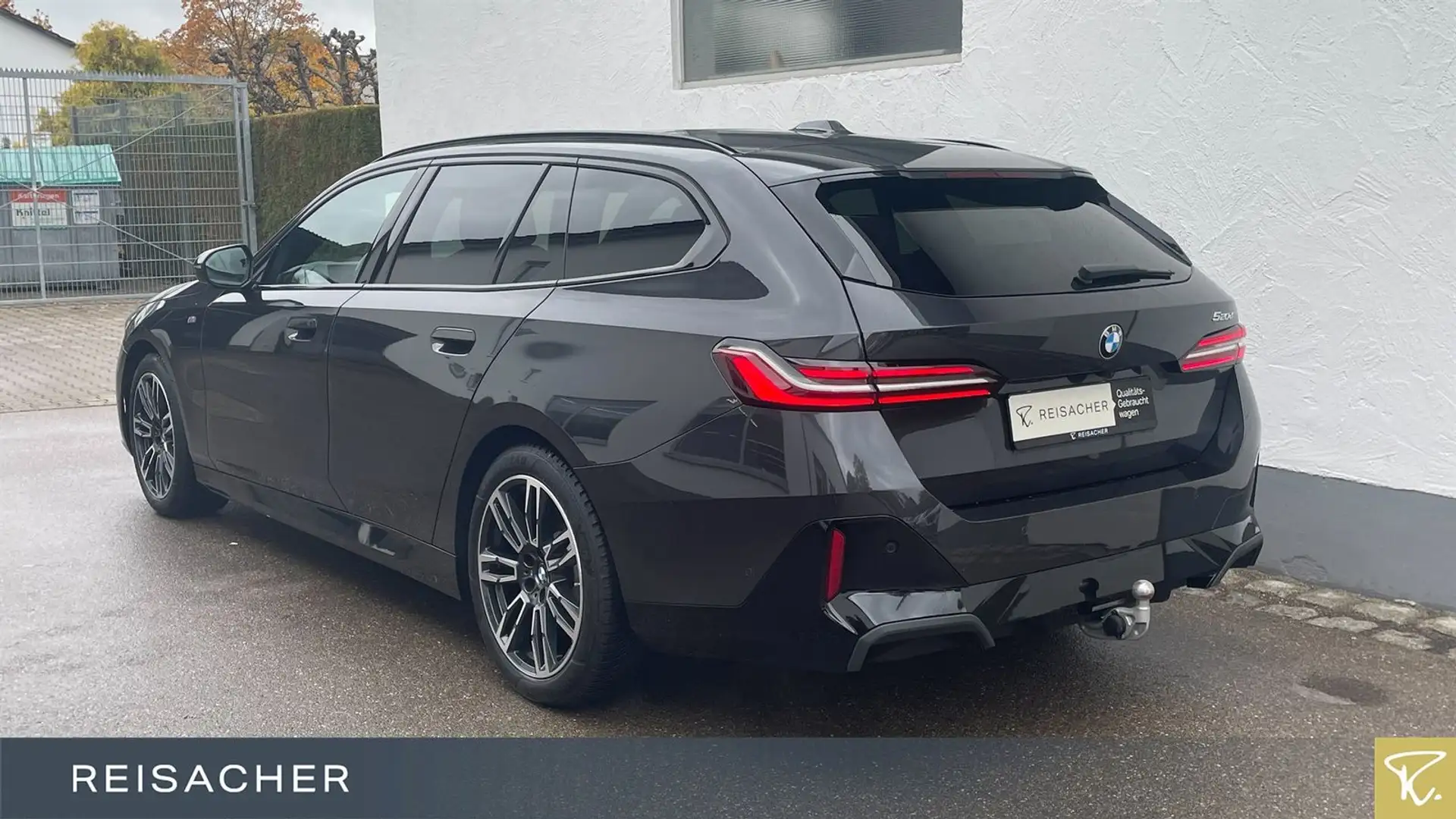 BMW 520 d A Tou M-Sport,Pano,AHK,ACC,StdHzg,PAProf Grau - 2