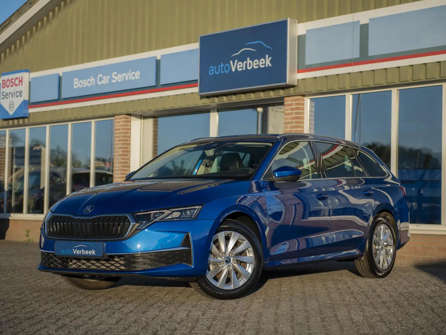 Skoda Octavia Combi 1.5 TSI MHEV Business Edition Plus | Matrix Azul - 1