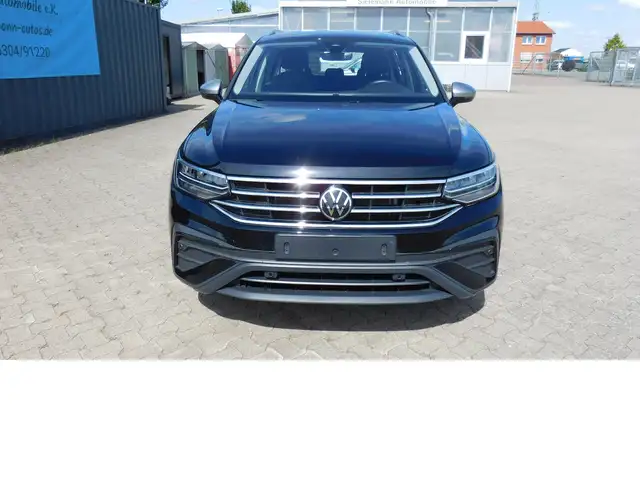 Volkswagen Tiguan Allspace view 5
