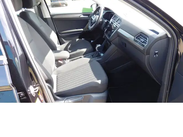 Volkswagen Tiguan Allspace view 11