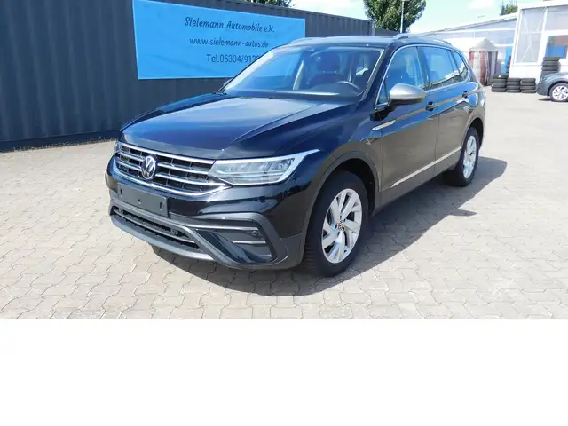 Volkswagen Tiguan Allspace view 3