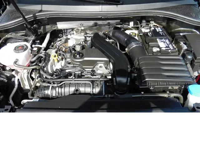 Volkswagen Tiguan Allspace view 14